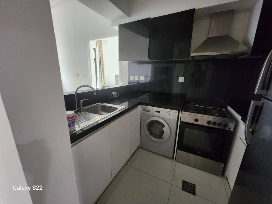 Entire 1 Bedroom With Swimming Pool Andjaccuzi In Business Bay, Heart Of Apartment Dubai