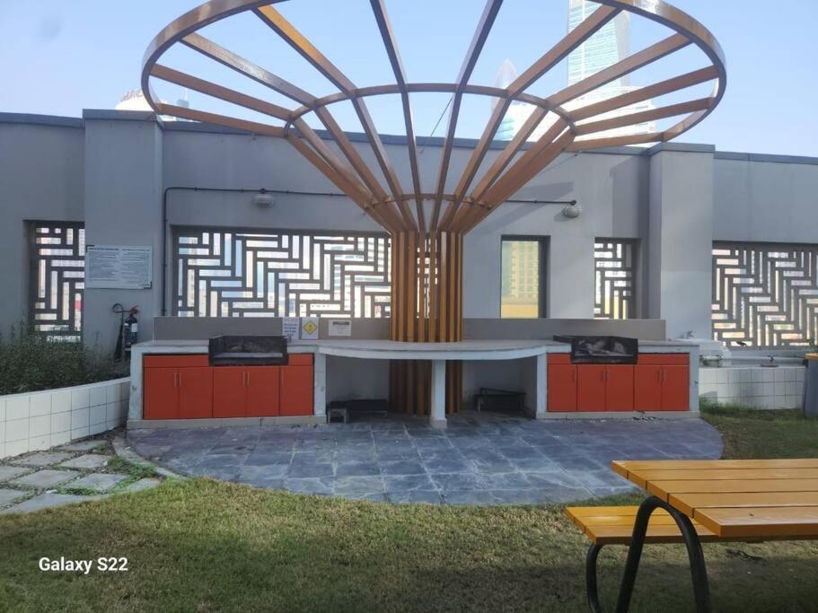 Entire 1 Bedroom With Swimming Pool Andjaccuzi In Business Bay, Heart Of Dubai
