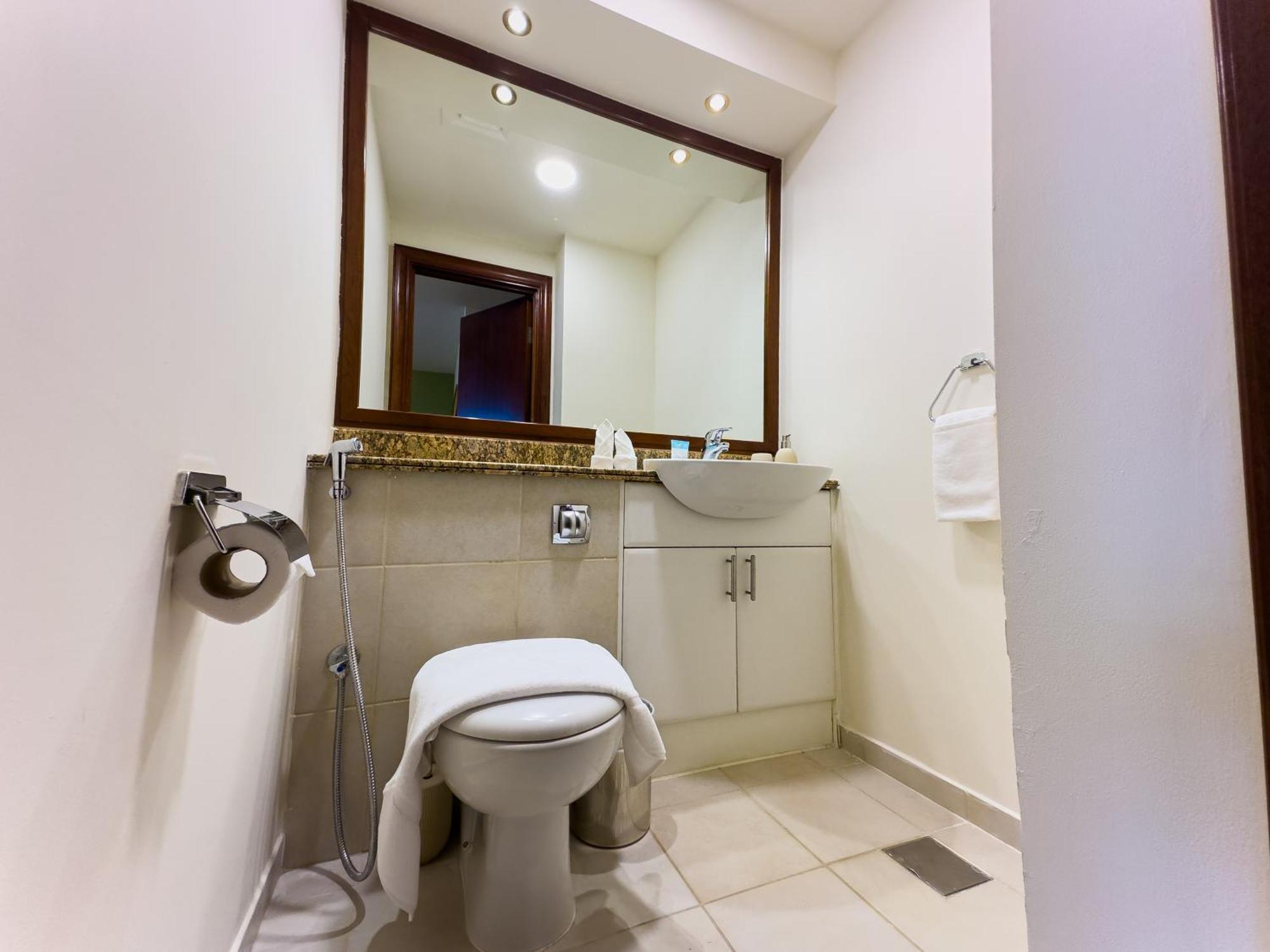 Naseem - Elegant 2br Retreat With Balcony In Marina * Dubai