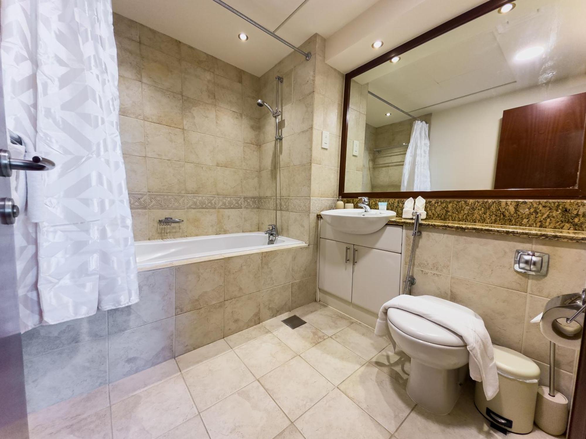 Naseem - Elegant 2br Retreat With Balcony In Marina Apartment