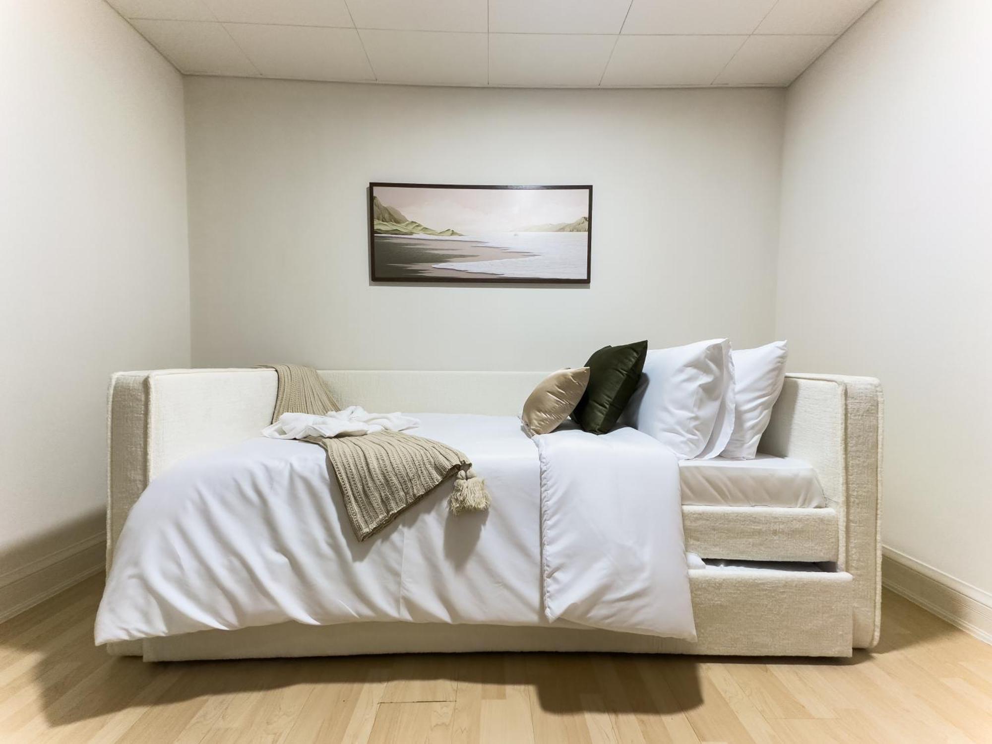 Naseem - Elegant 2br Retreat With Balcony In Marina *