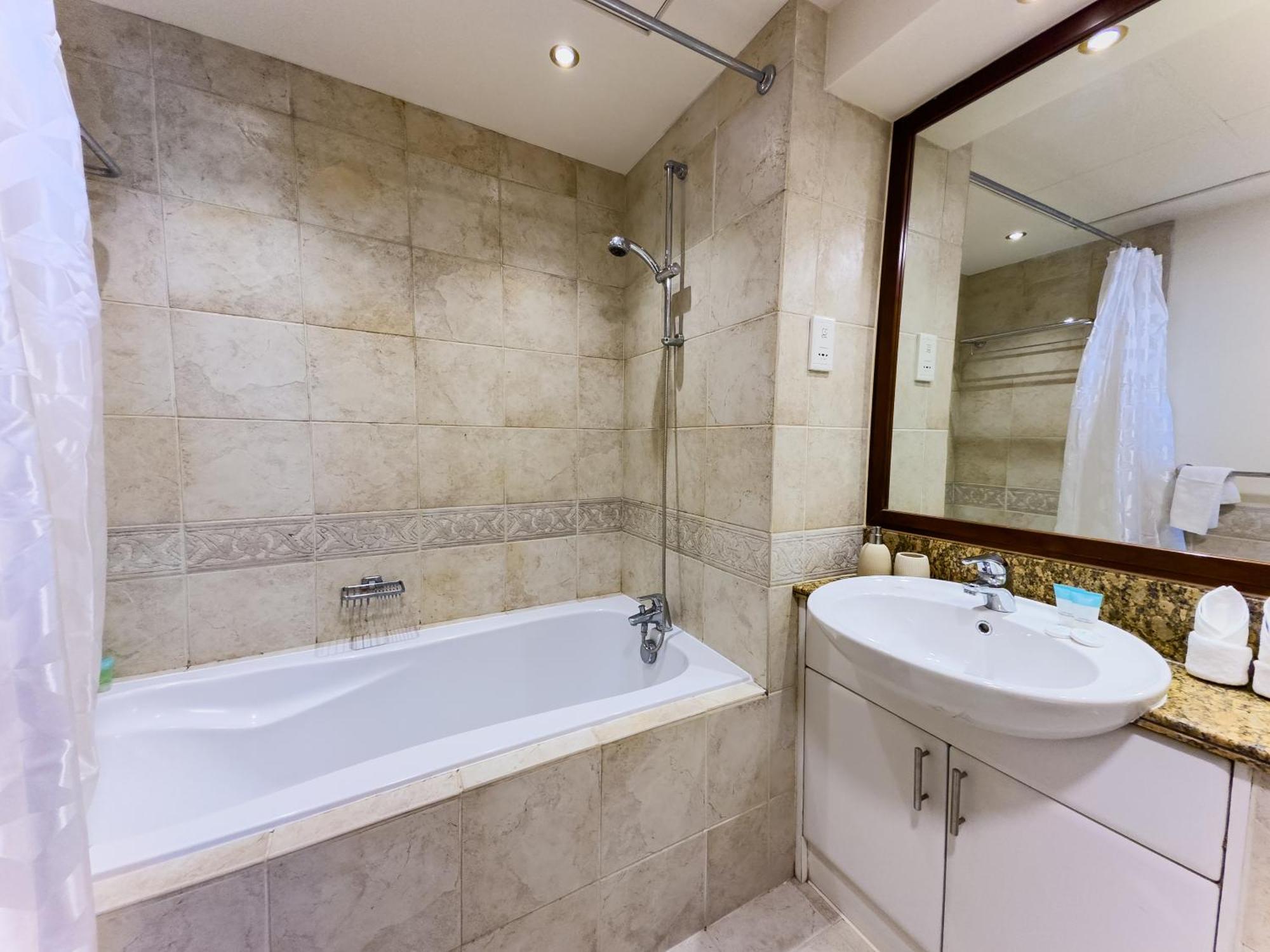 Naseem - Elegant 2br Retreat With Balcony In Marina * Dubai