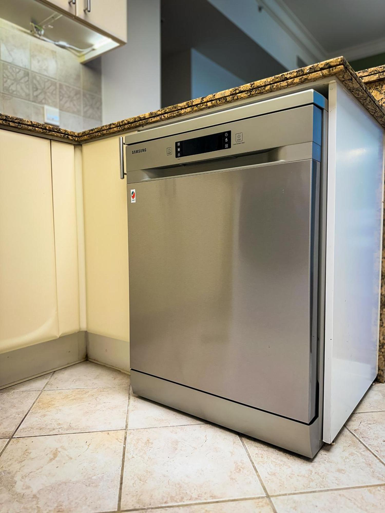 Naseem - Elegant 2br Retreat With Balcony In Marina Apartment