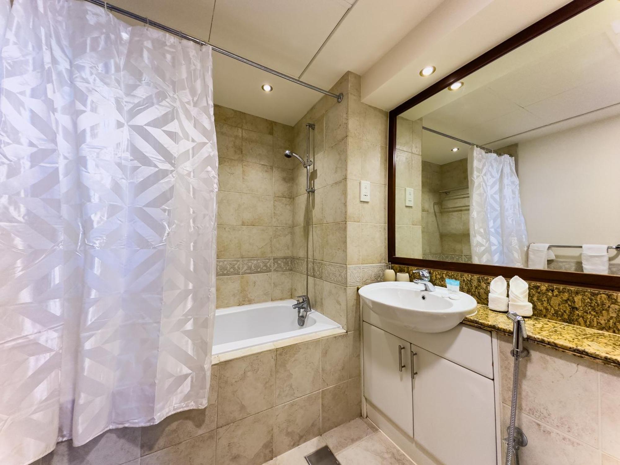 Naseem - Elegant 2br Retreat With Balcony In Marina Apartment *