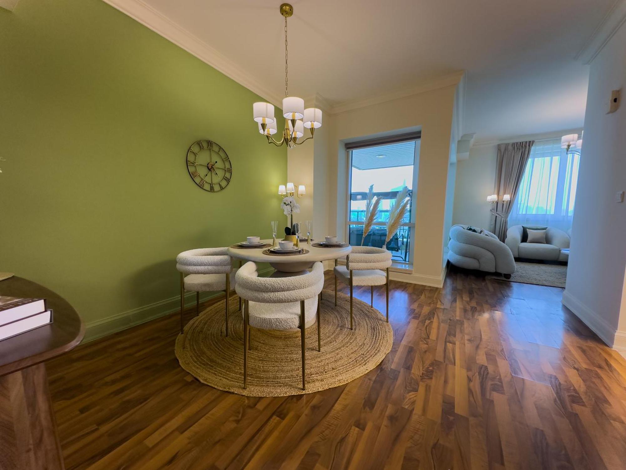 Apartment Naseem - Elegant 2br Retreat With Balcony In Marina