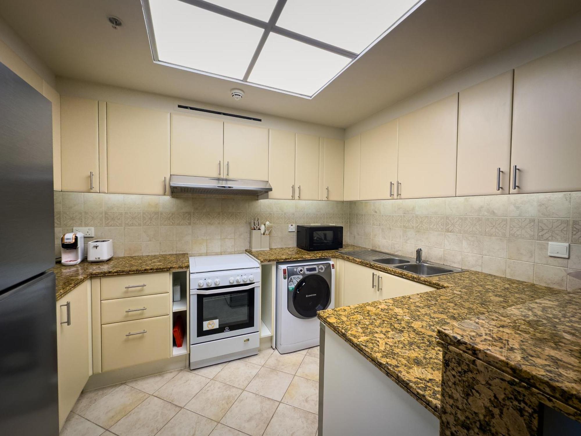 Naseem - Elegant 2br Retreat With Balcony In Marina Dubai