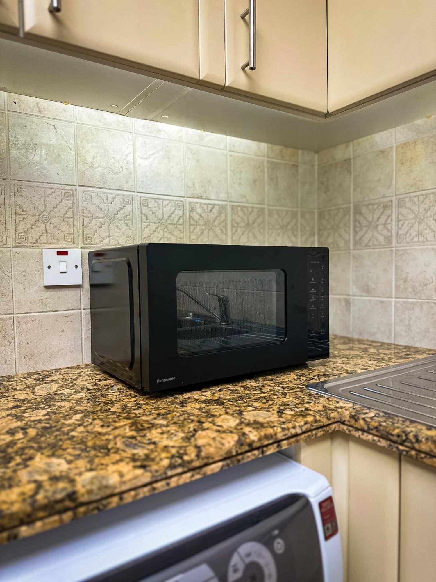 Naseem - Elegant 2br Retreat With Balcony In Marina