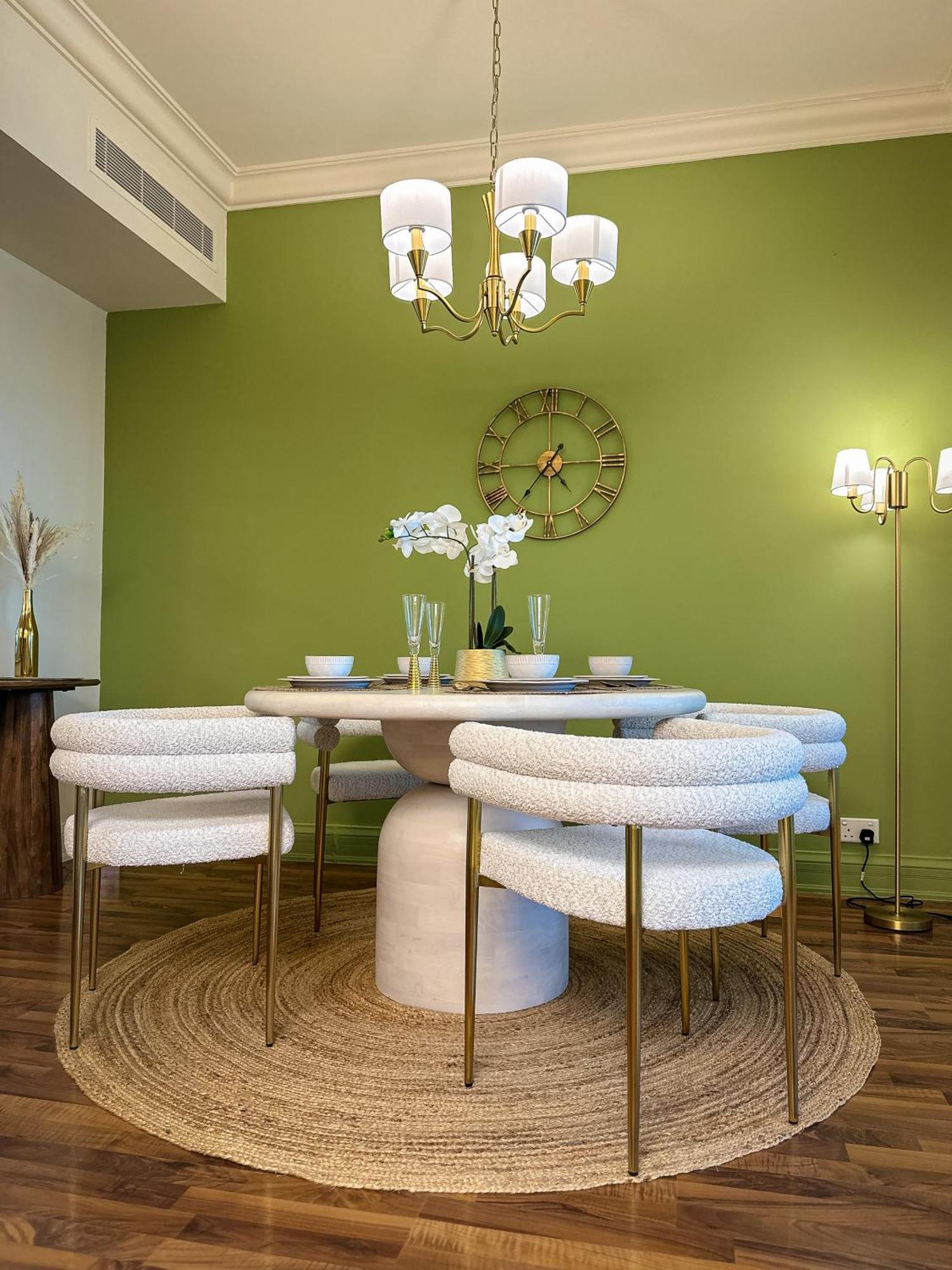 Naseem - Elegant 2br Retreat With Balcony In Marina *