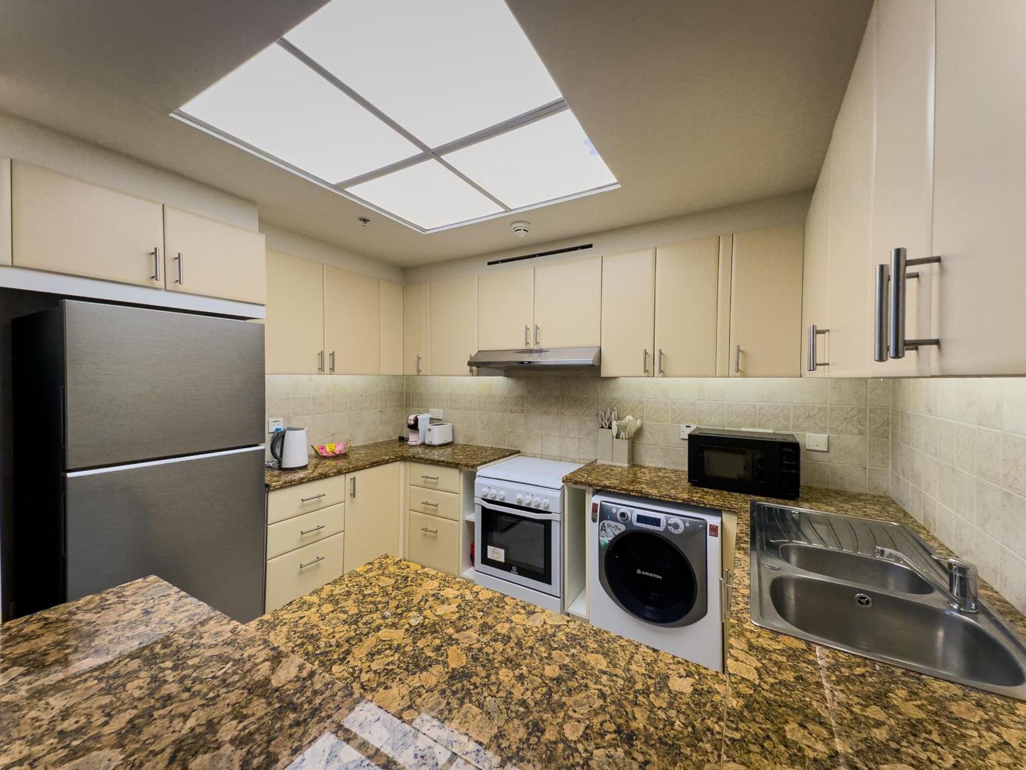 Naseem - Elegant 2br Retreat With Balcony In Marina Dubai
