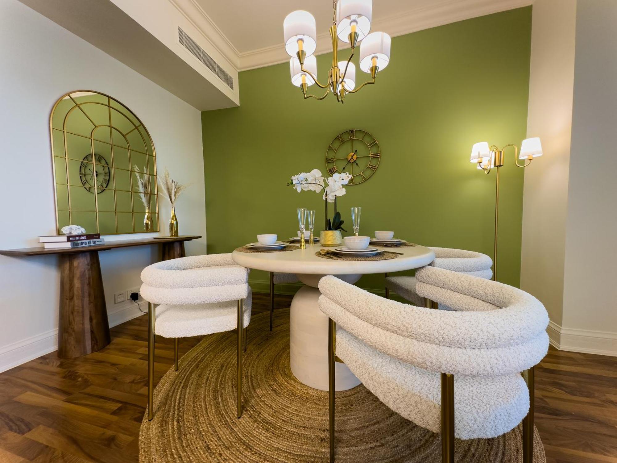 Naseem - Elegant 2br Retreat With Balcony In Marina