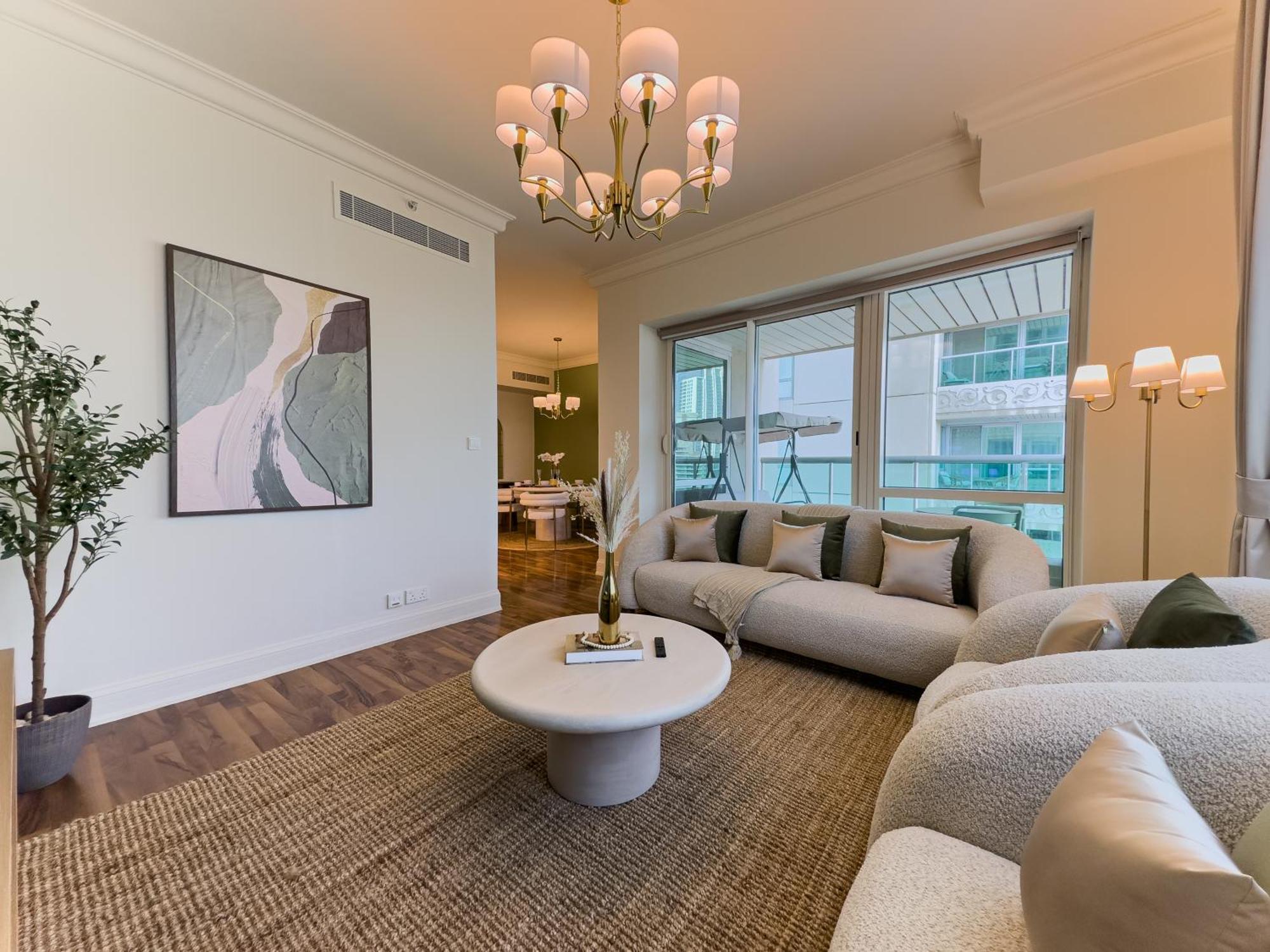 Naseem - Elegant 2br Retreat With Balcony In Marina Apartment