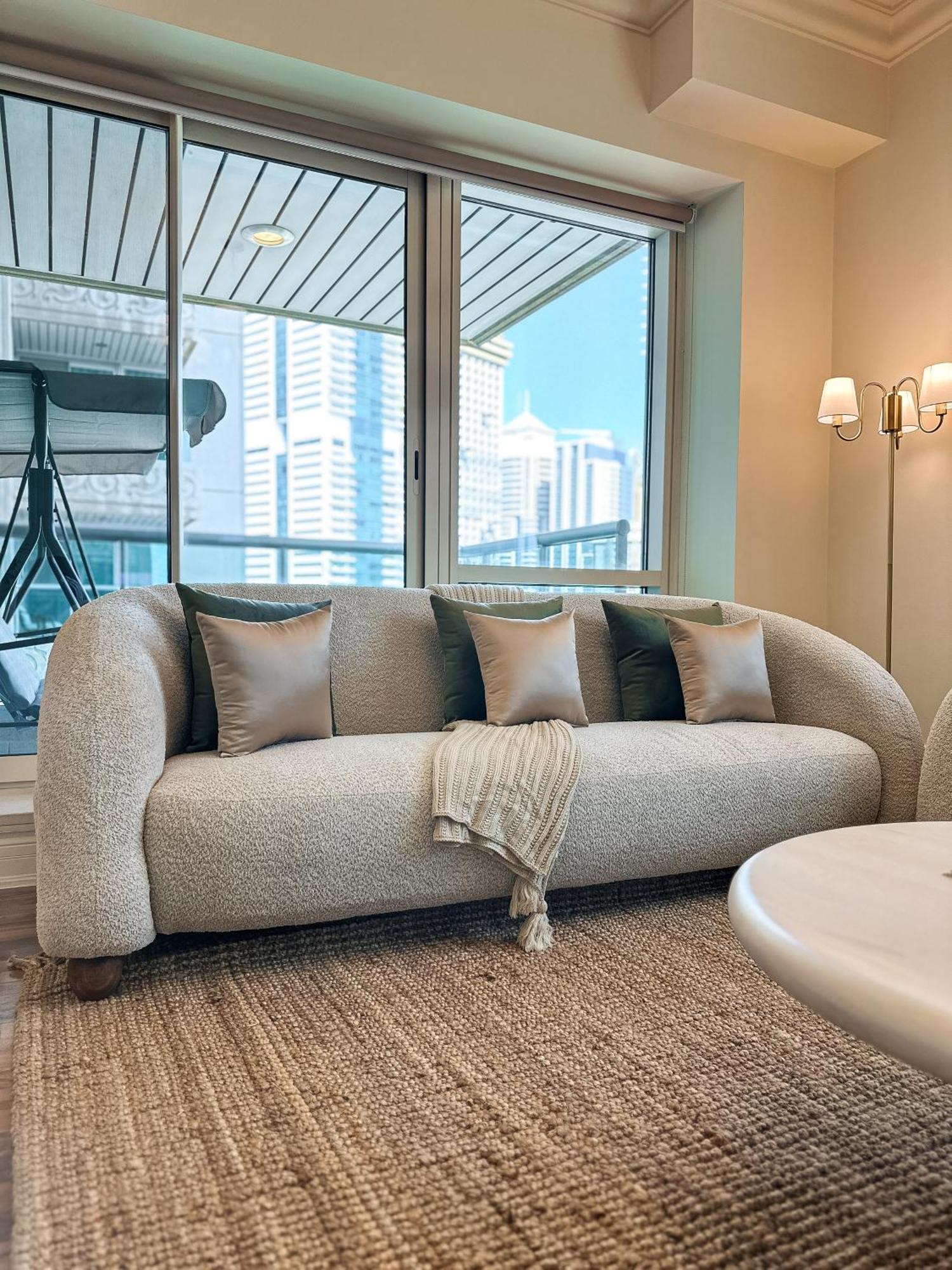 Apartment Naseem - Elegant 2br Retreat With Balcony In Marina