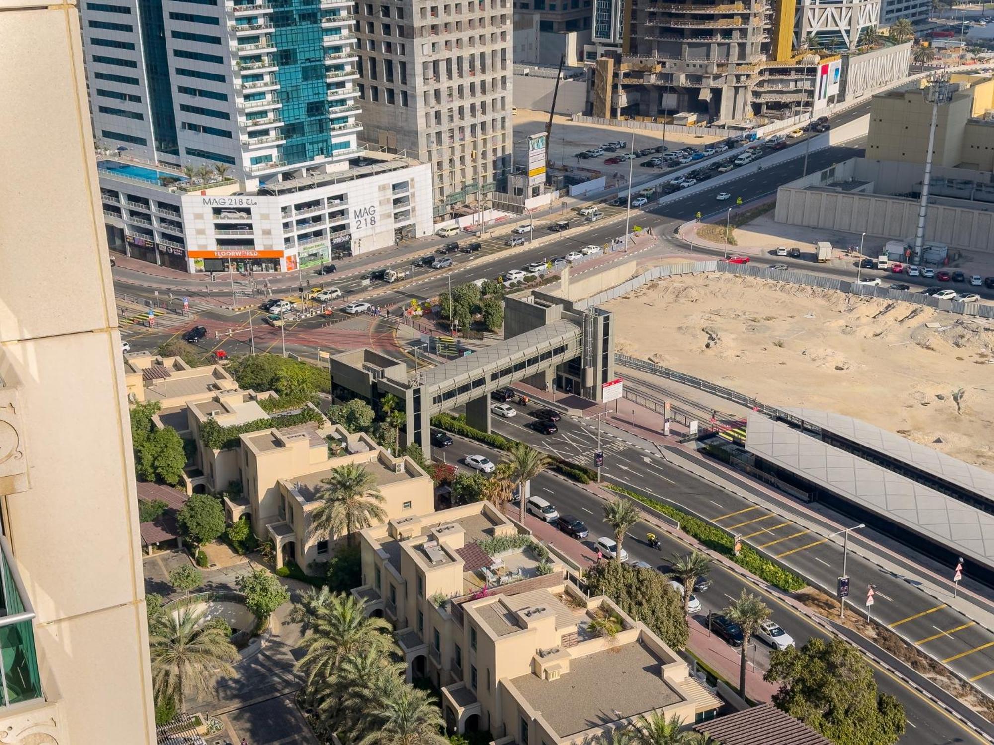 Naseem - Elegant 2br Retreat With Balcony In Marina Apartment Dubai