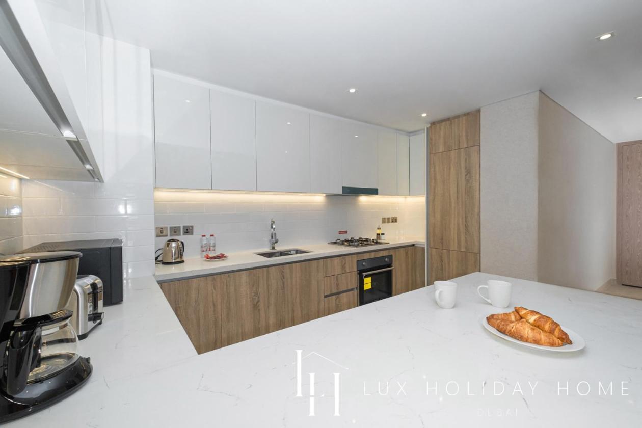 Lux Contemporary With Full Marina View 5 Dubai