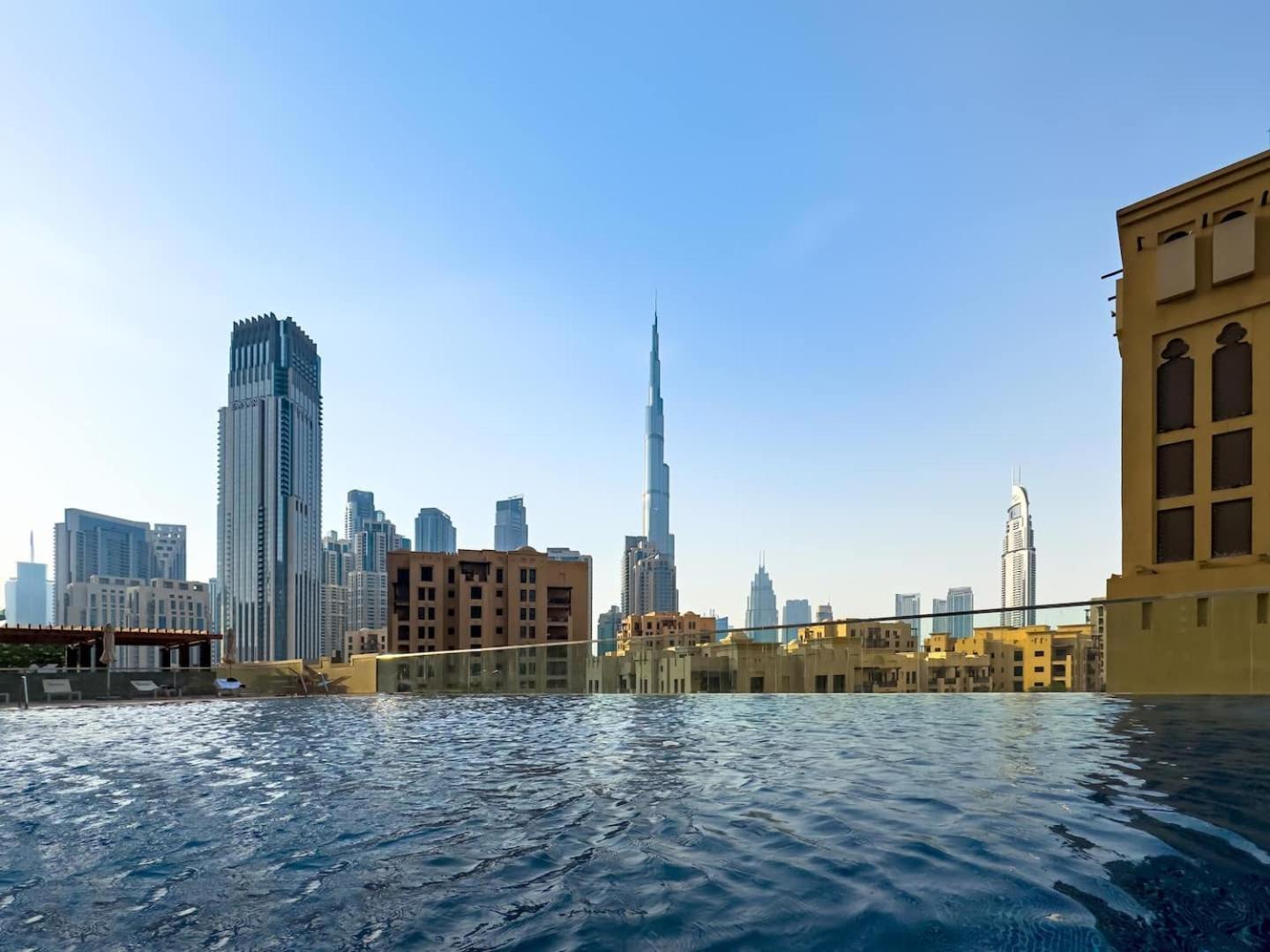 Lavish Saafe House With Full Burj Khalifa View From - Amazing Balcony Setup - Infinity Pool - Near Mall Downtown Apartment Dubai