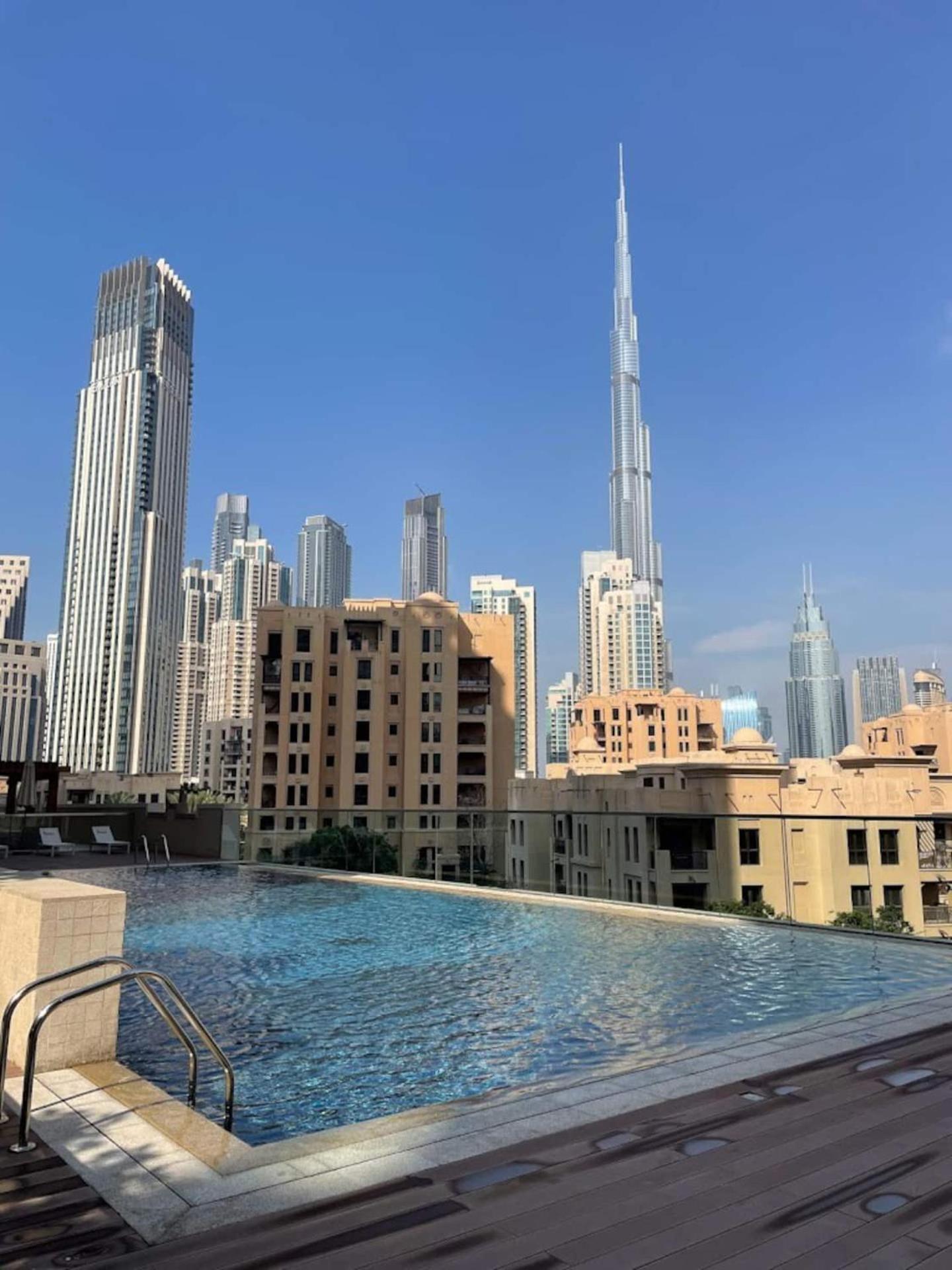 Lavish Saafe House With Full Burj Khalifa View From - Amazing Balcony Setup - Infinity Pool - Near Mall Downtown * Dubai