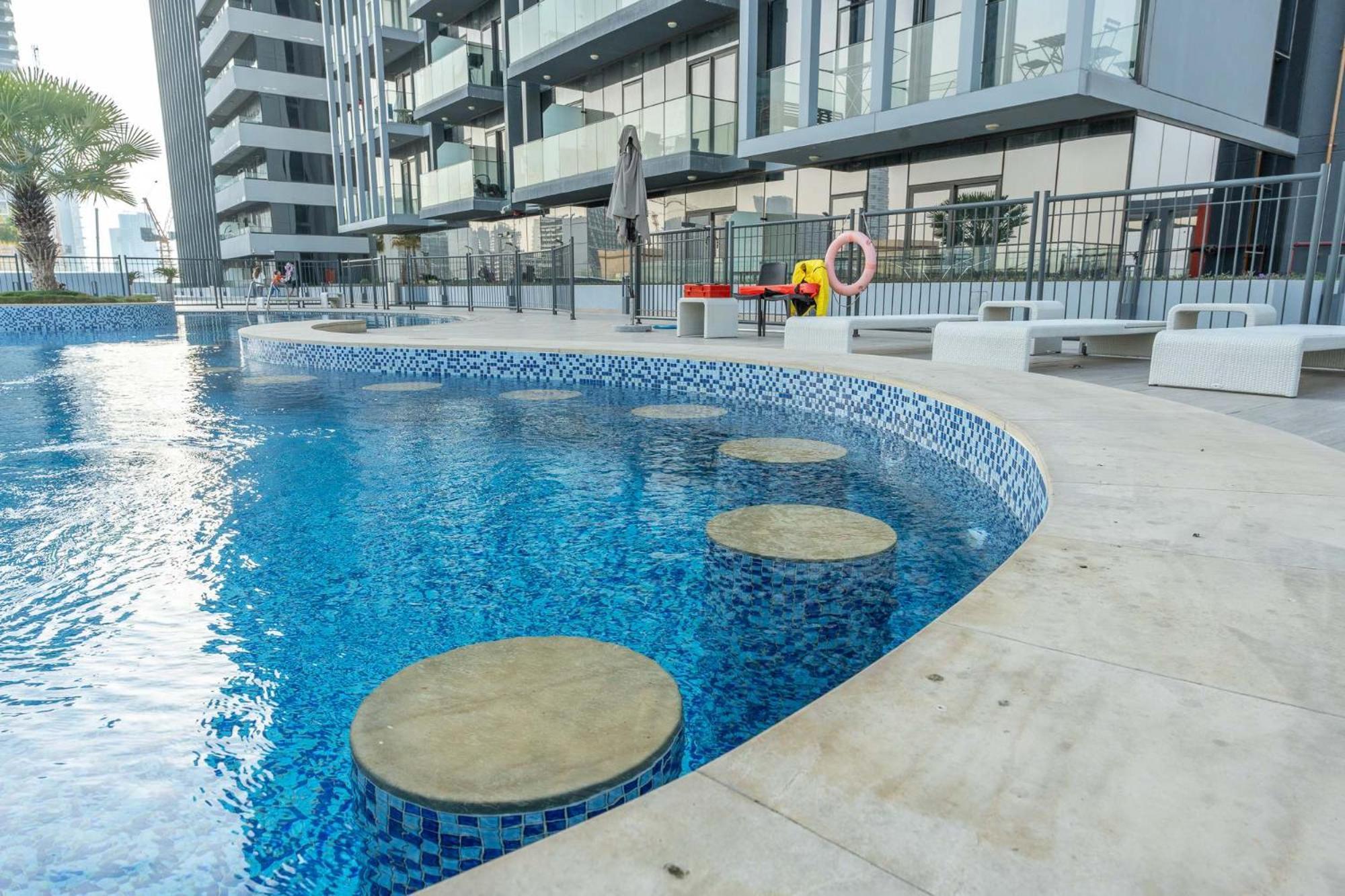 Sophisticated 1 Bedroom In Bloom Tower B Apartment Dubai