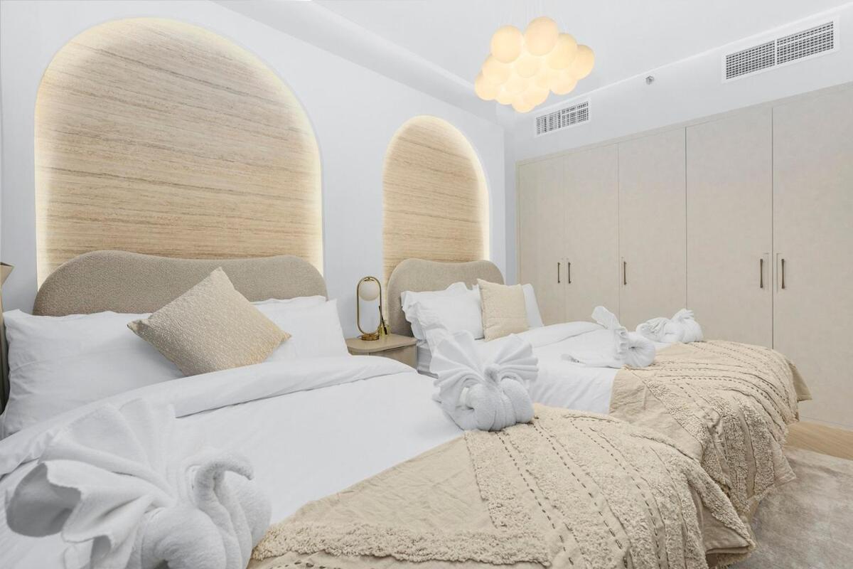 First Class 2br Downtown Lively Getaway *