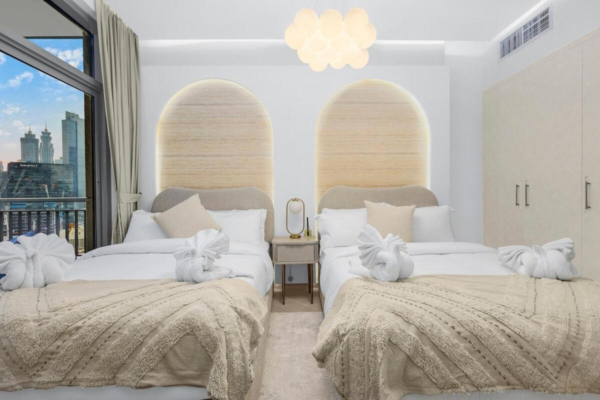 First Class 2br Downtown Lively Getaway * Dubai