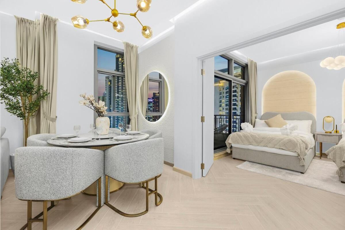 First Class 2br Downtown Lively Getaway *