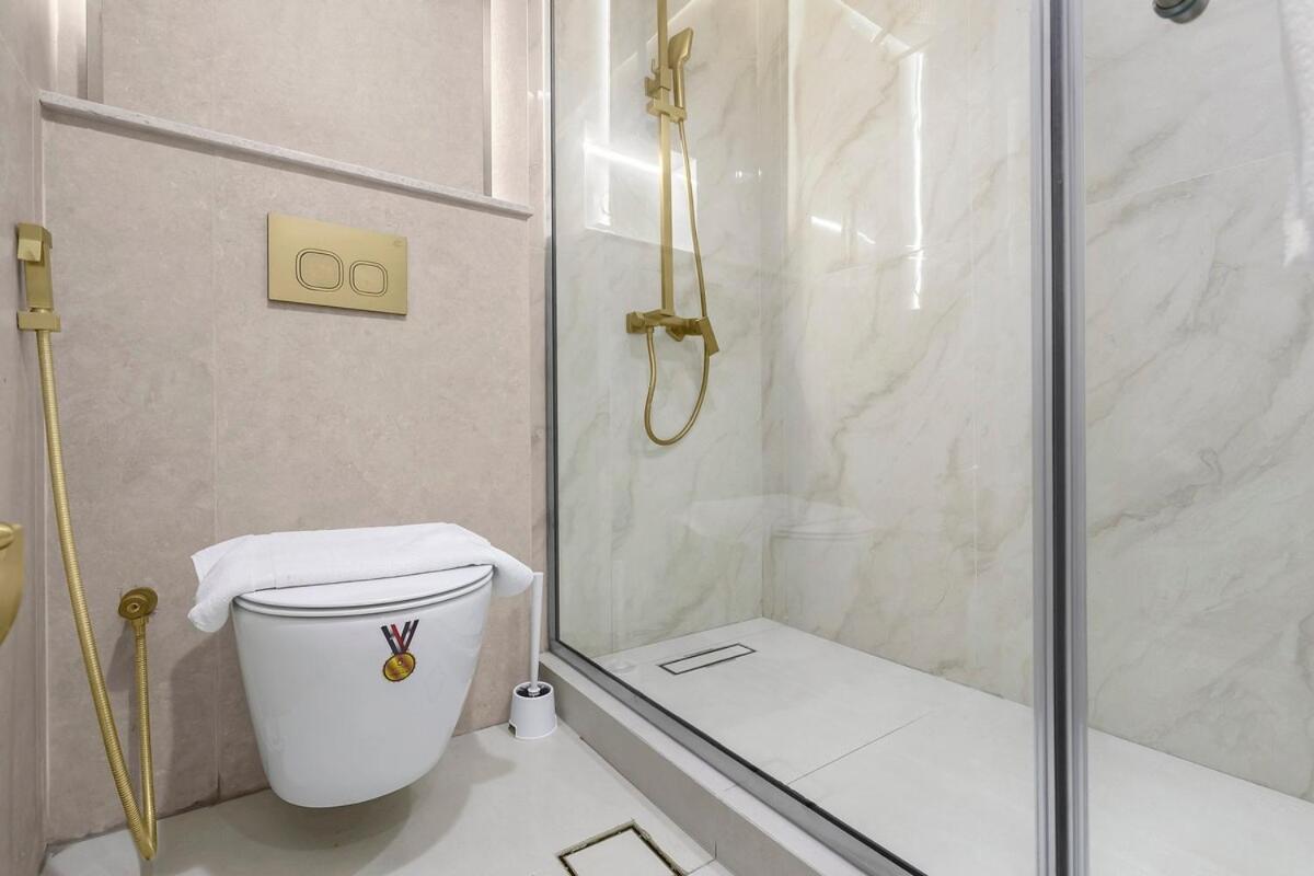 Apartment First Class 2br Downtown Lively Getaway *