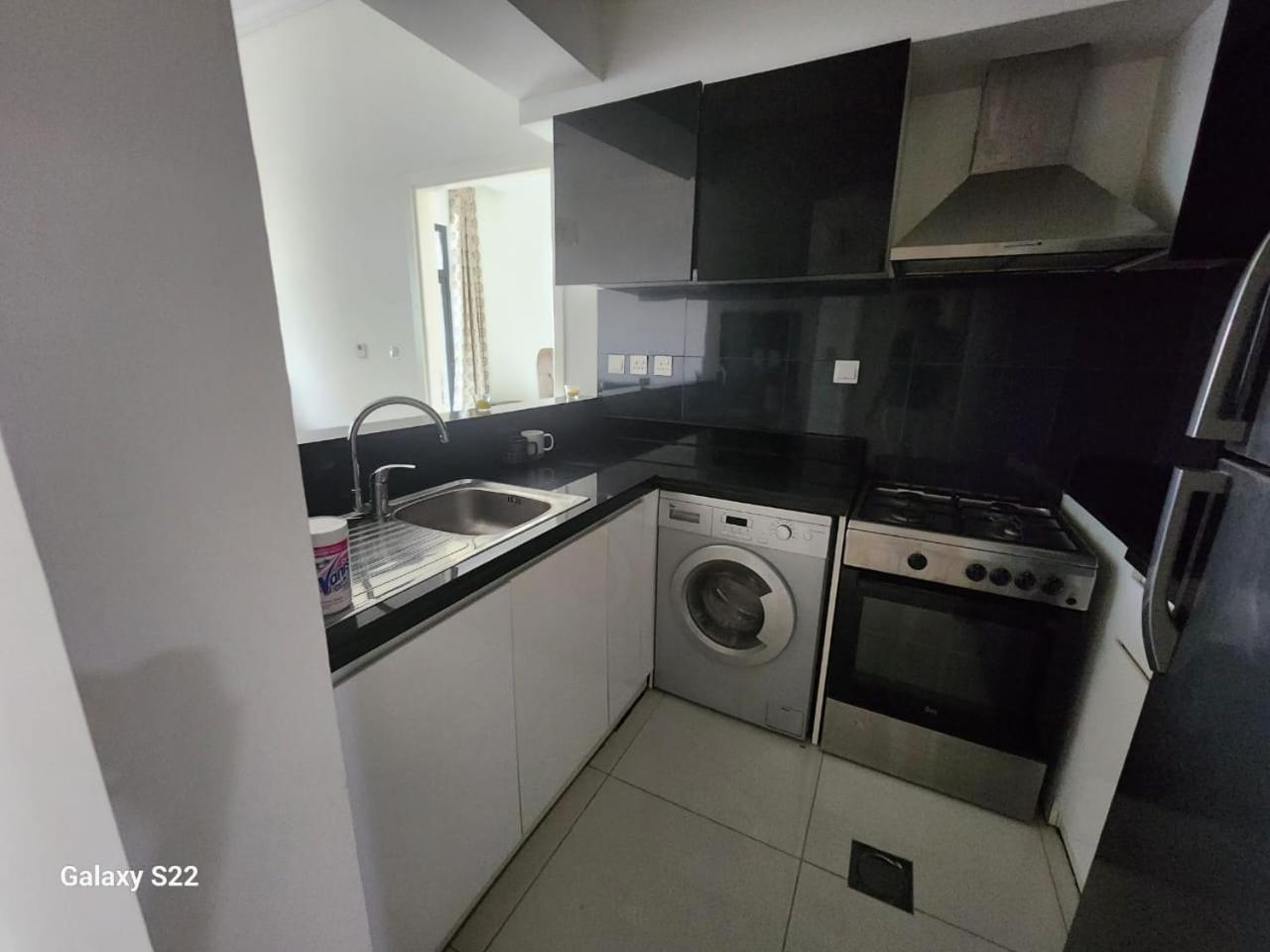 Entire 1 Bedroom With Swimming Pool Andjaccuzi In Business Bay, Heart Of Apartment Dubai