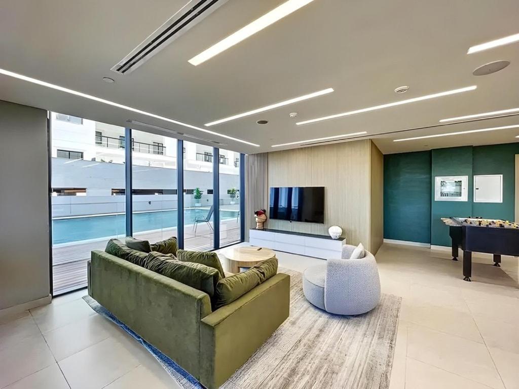 Al Furjan By In Homes - Marina 12min - Self Checkin - Metro - Parking * Dubai