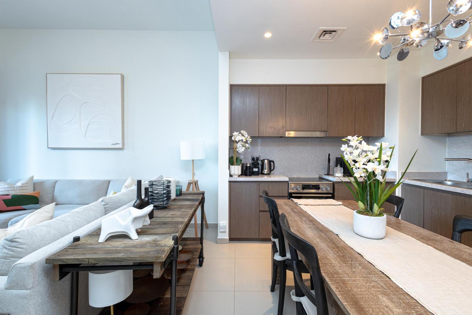 Steps To Mall & Burj, Ideal In Downtown Apartment