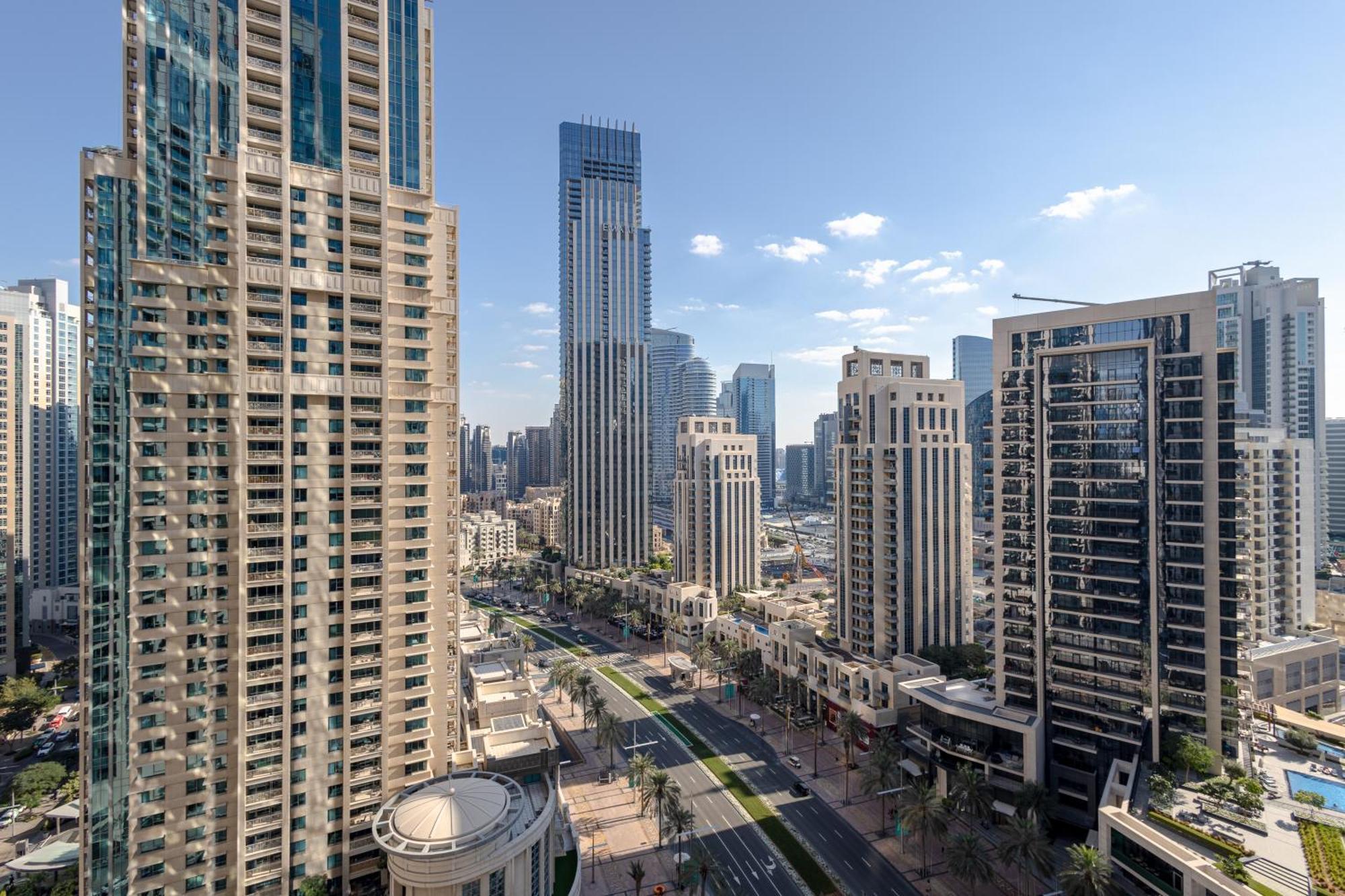 Steps To Mall & Burj, Ideal In Downtown Apartment Dubai
