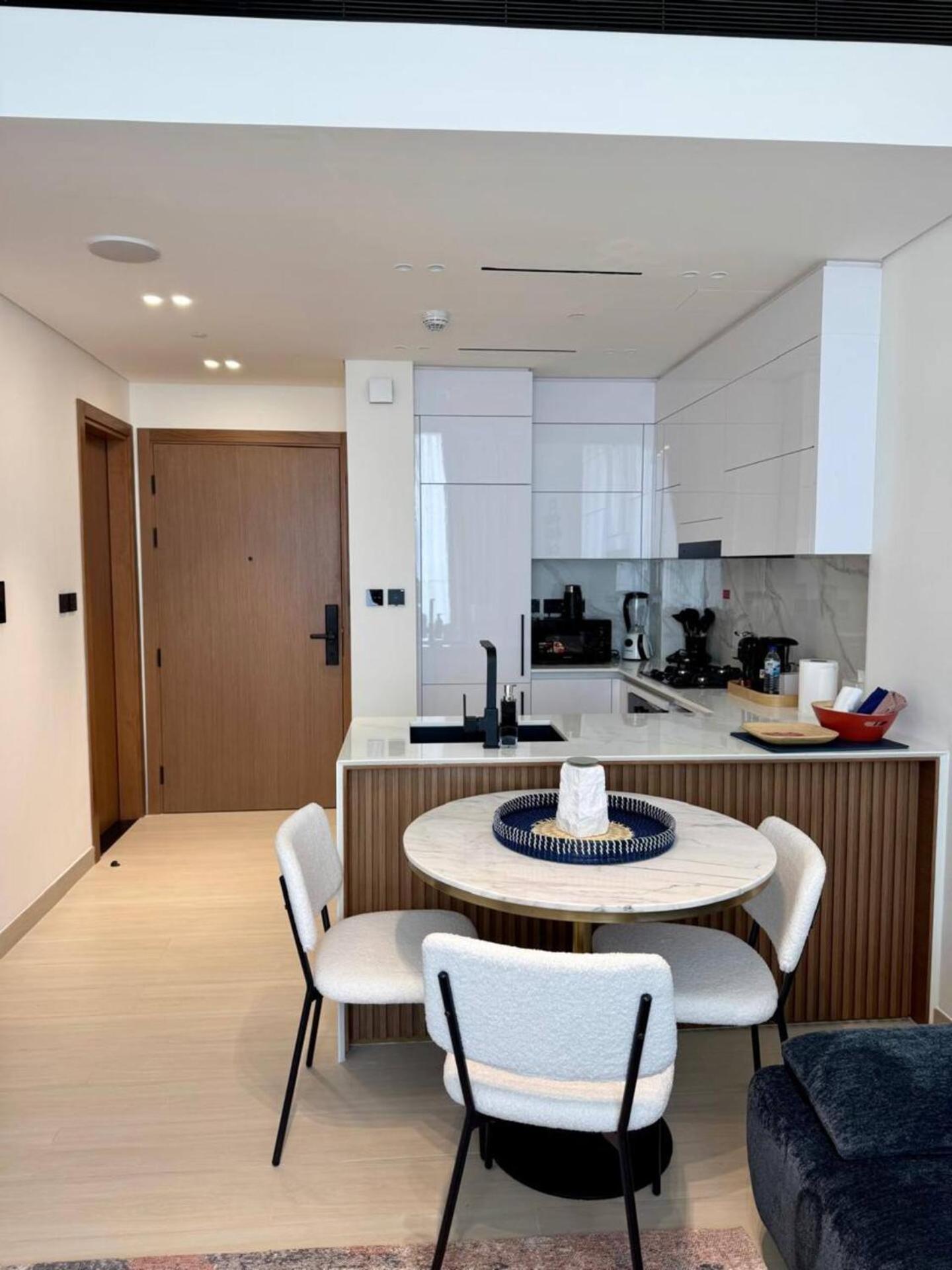 Apartment Chic & Modern 1br In Jvc With Full Amenities *
