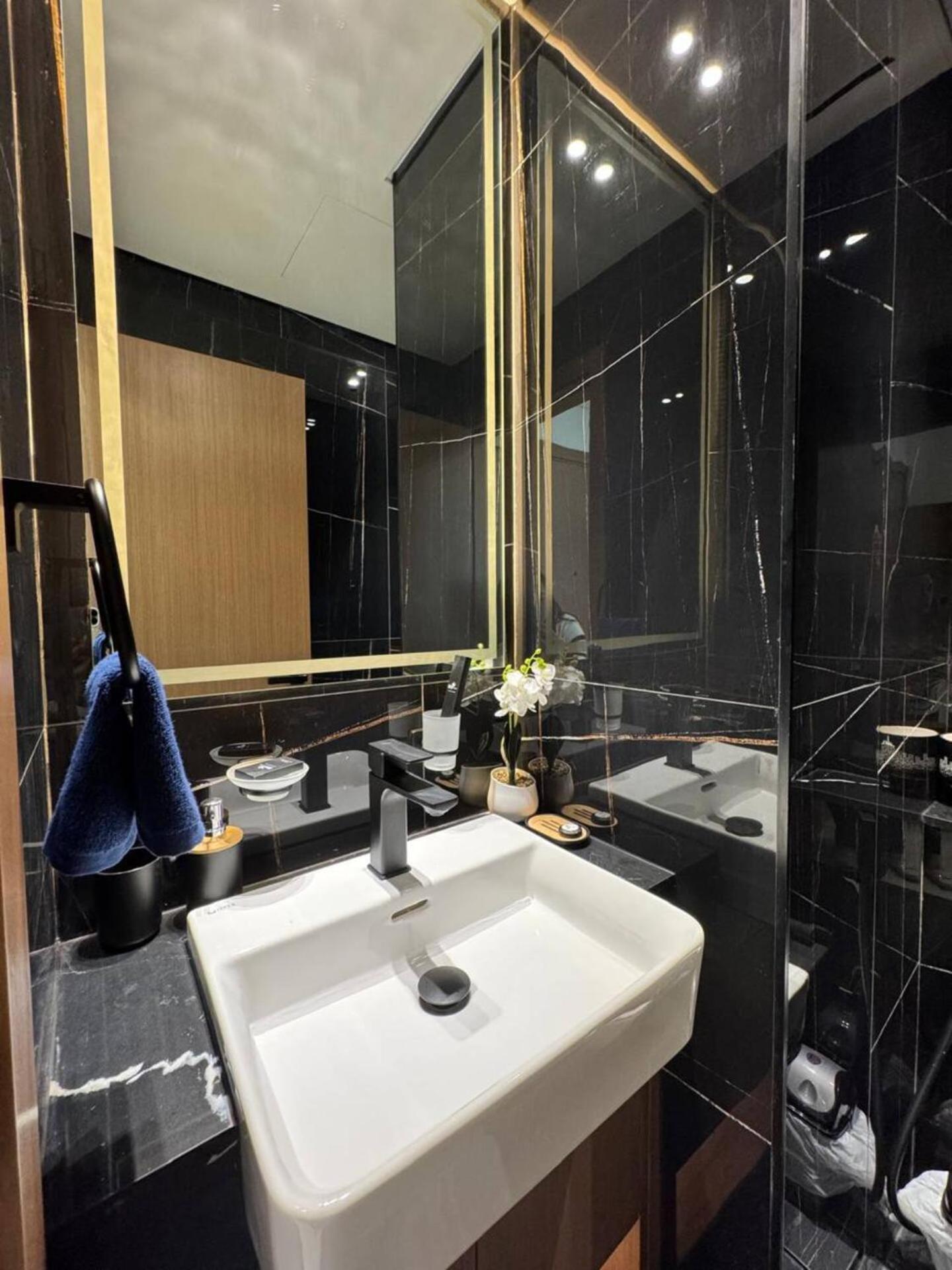 Chic & Modern 1br In Jvc With Full Amenities