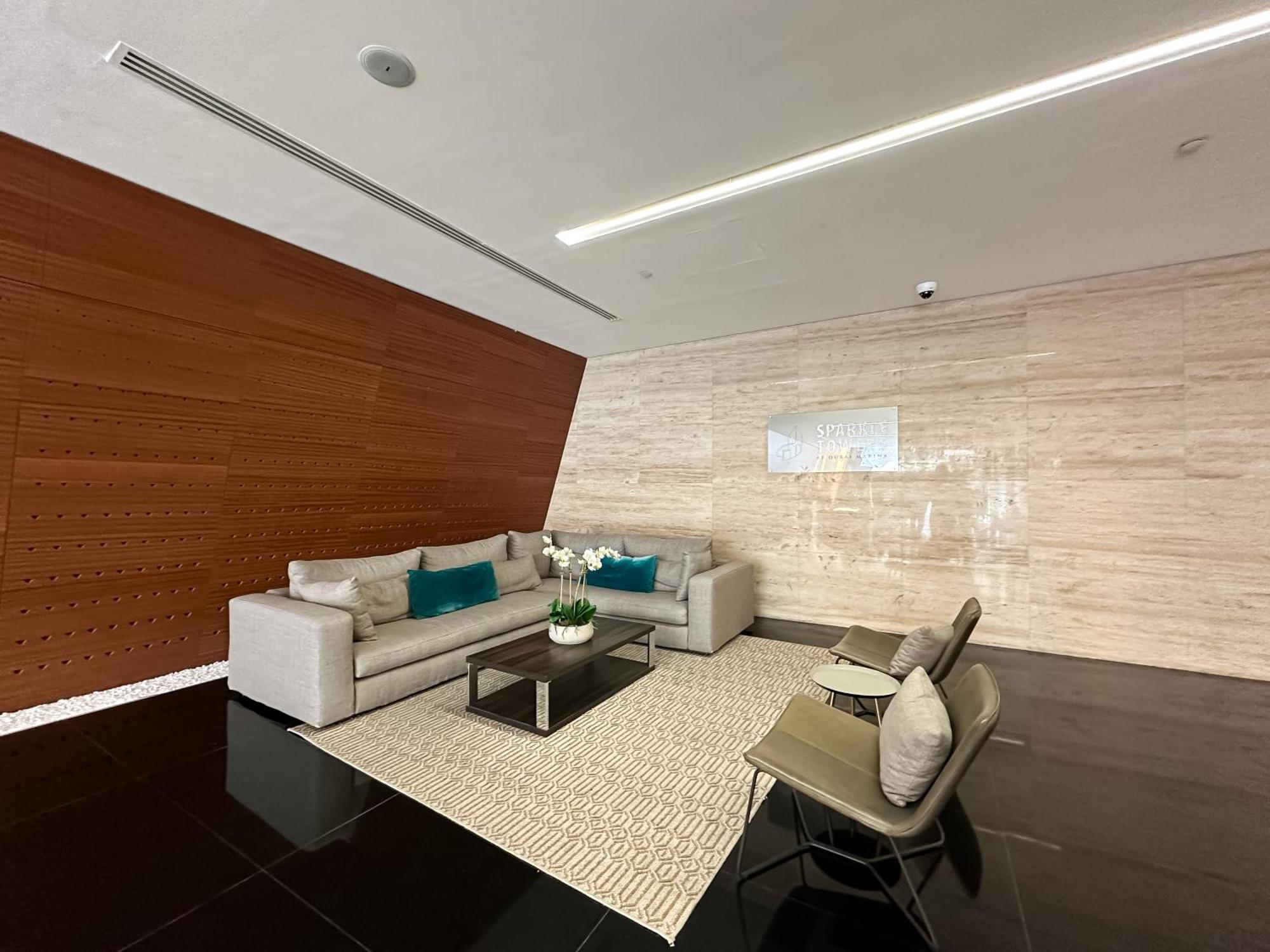 Refined Living - 1bdr Escape W Marina Views Apartment
