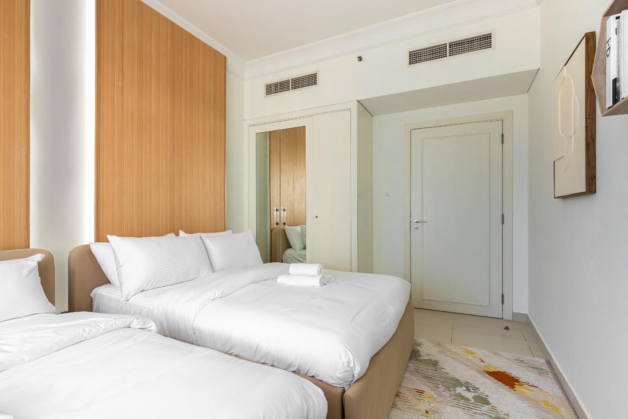 Fancy 3 Bedroom Right Next To Mall With Burj View In Downtown * Dubai