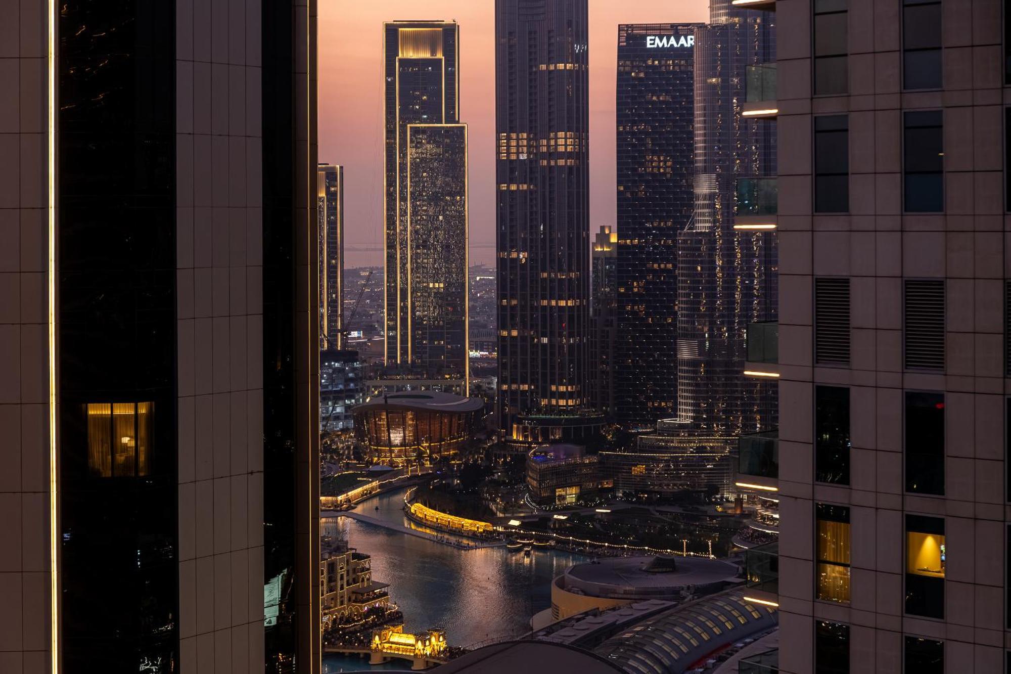 Fancy 3 Bedroom Right Next To Mall With Burj View In Downtown Dubai