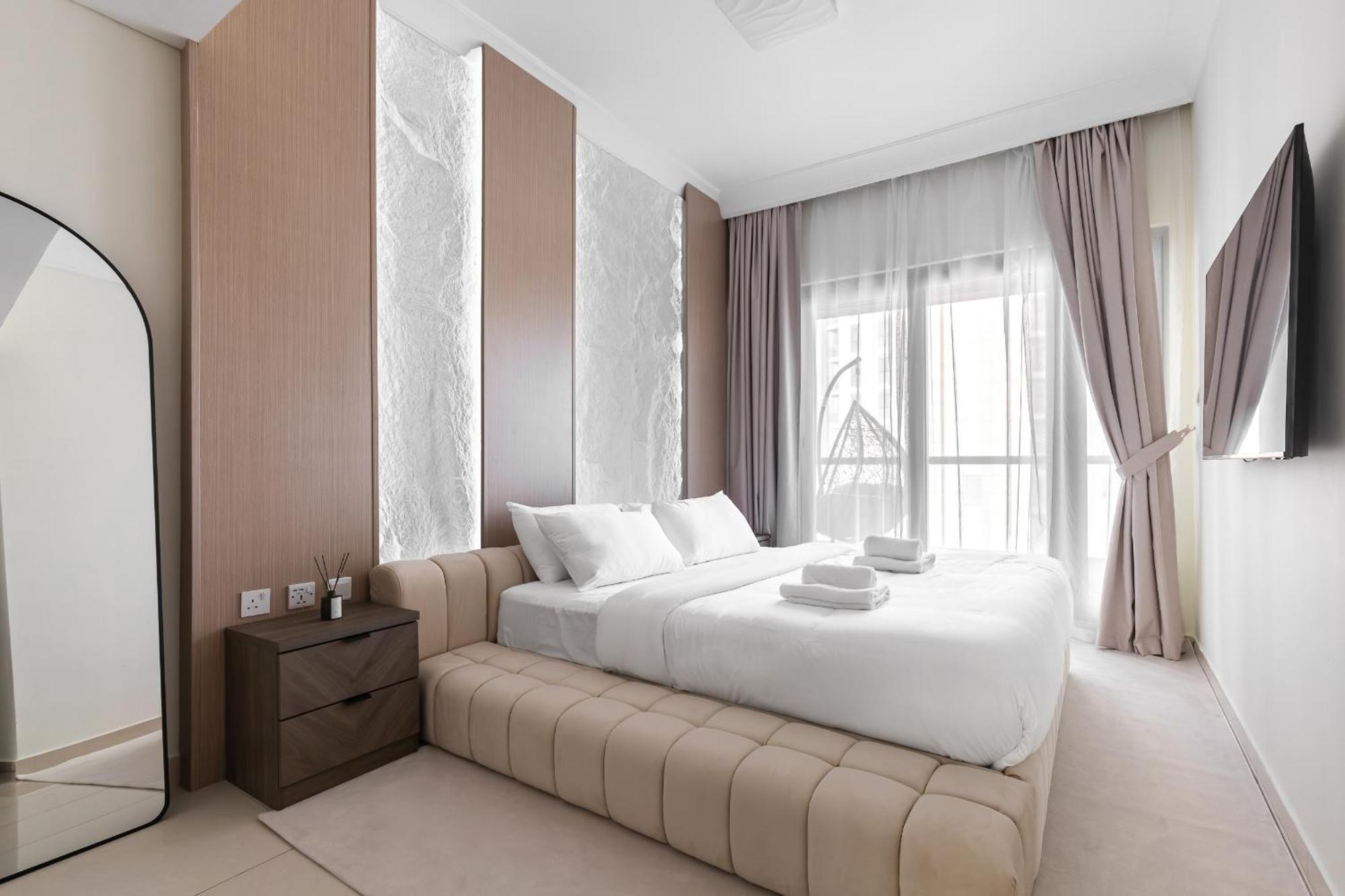 Fancy 3 Bedroom Right Next To Mall With Burj View In Downtown Apartment Dubai