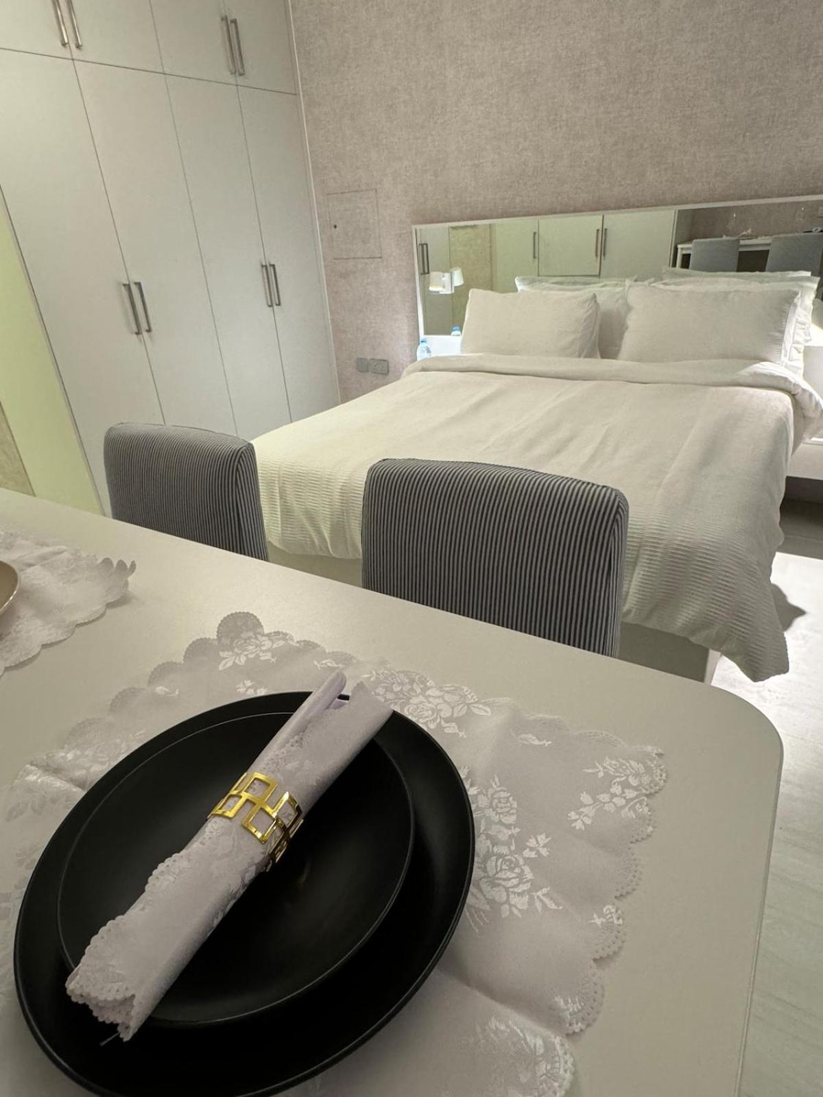 Deluxe Serene Views In Palm Jumeirah Apartment *