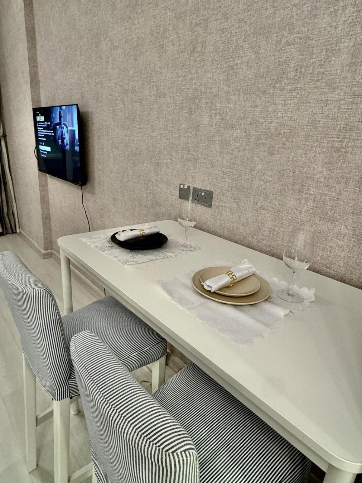 Apartment Deluxe Serene Views In Palm Jumeirah Dubai