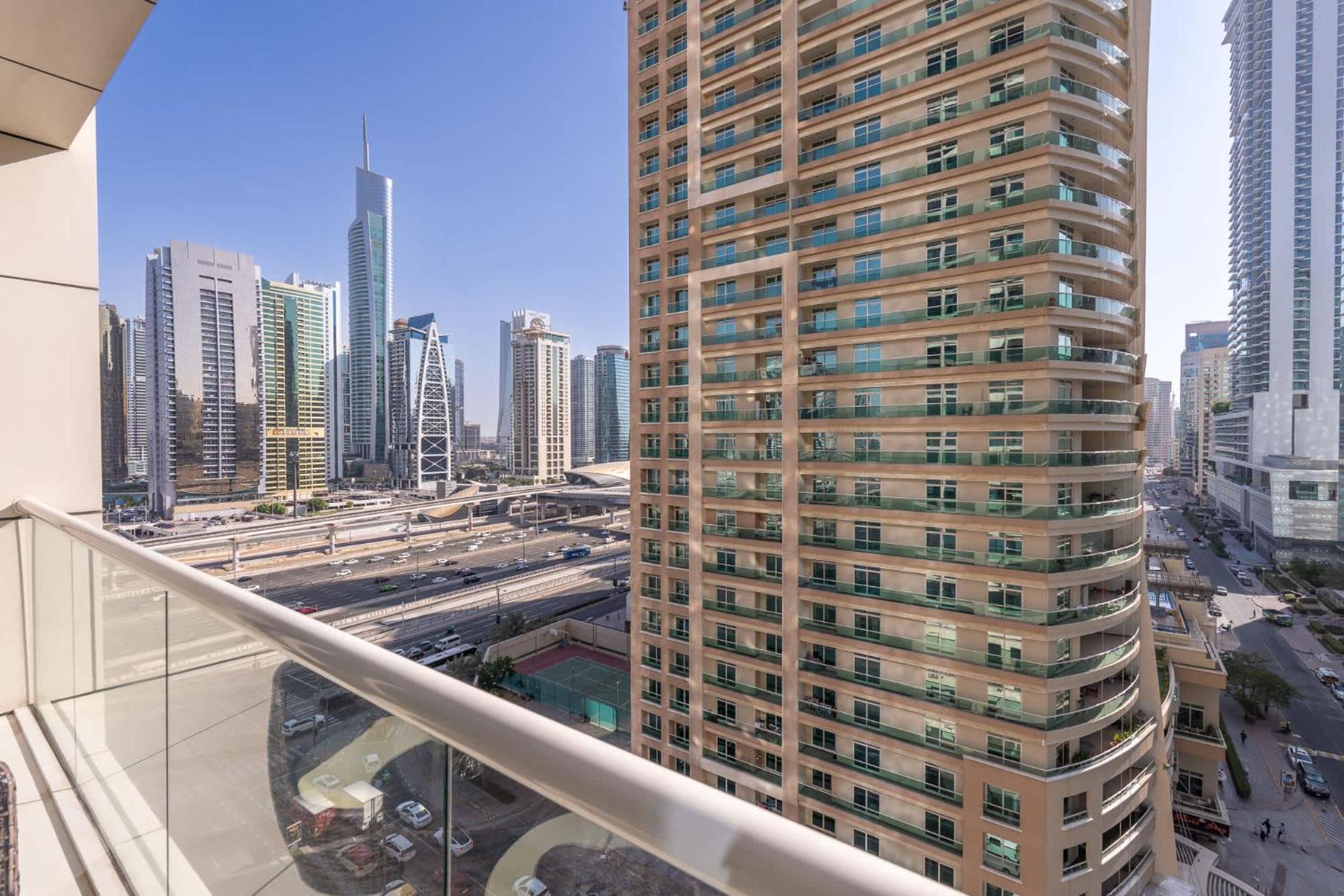 Daire Cozy 1-bedroom At West Avenue Tower Near Marina Dubai