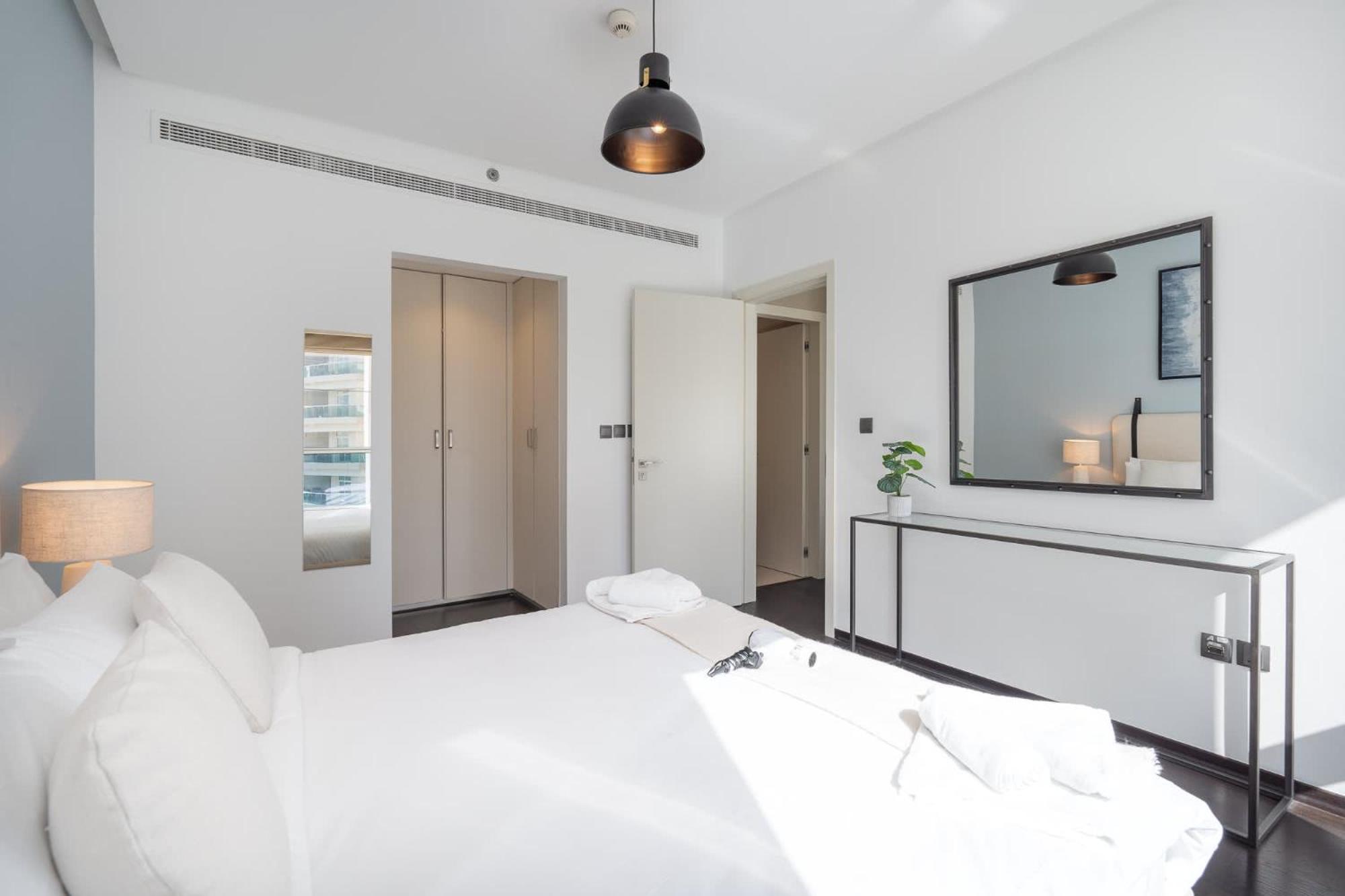 Daire Cozy 1-bedroom At West Avenue Tower Near Marina Dubai