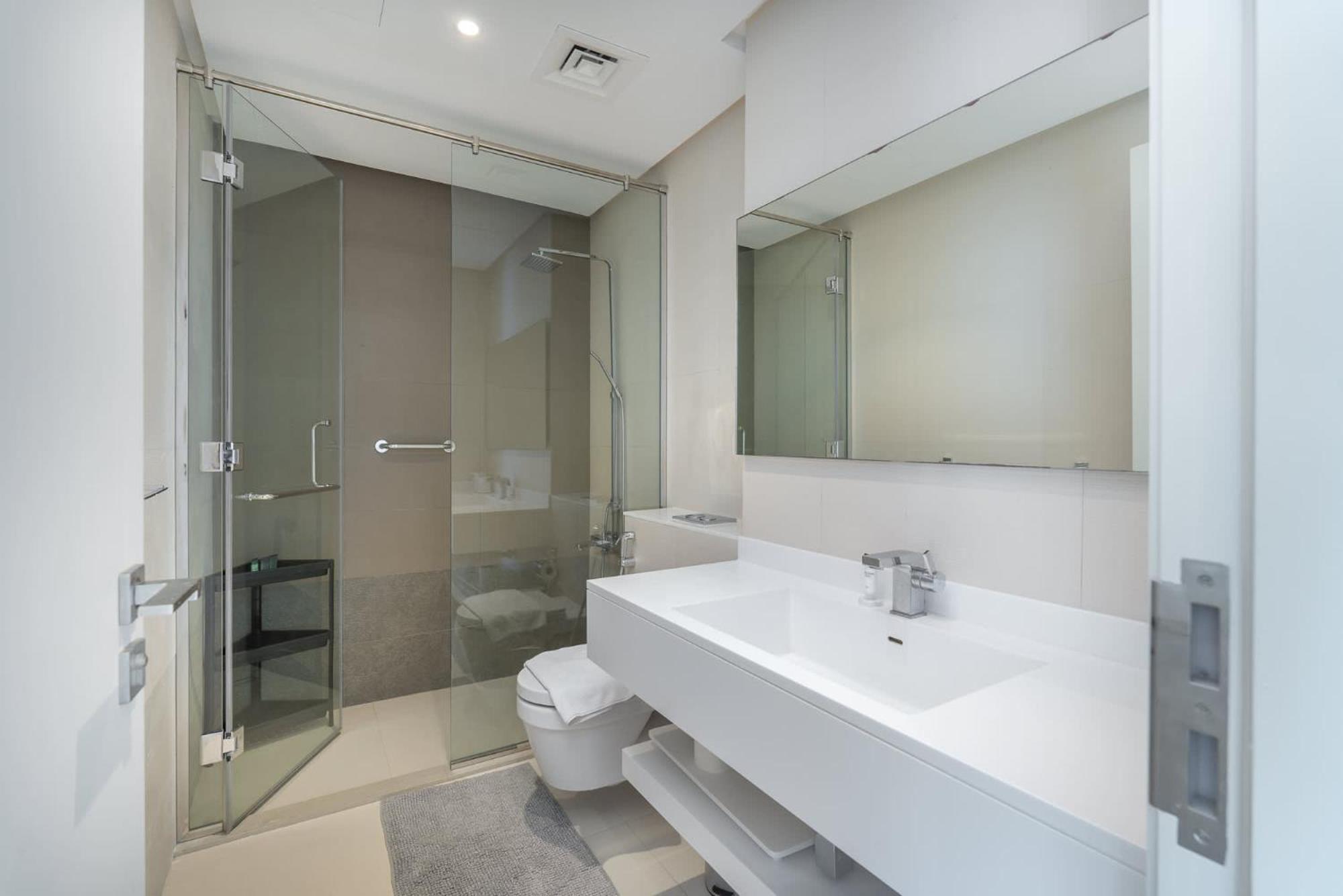 Cozy 1-bedroom At West Avenue Tower Near Marina Daire