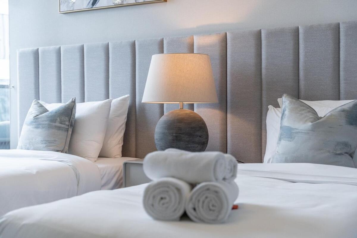 Apartment Luxurious 3-bedroom In Downtown Near Burj Khalifa In Mall