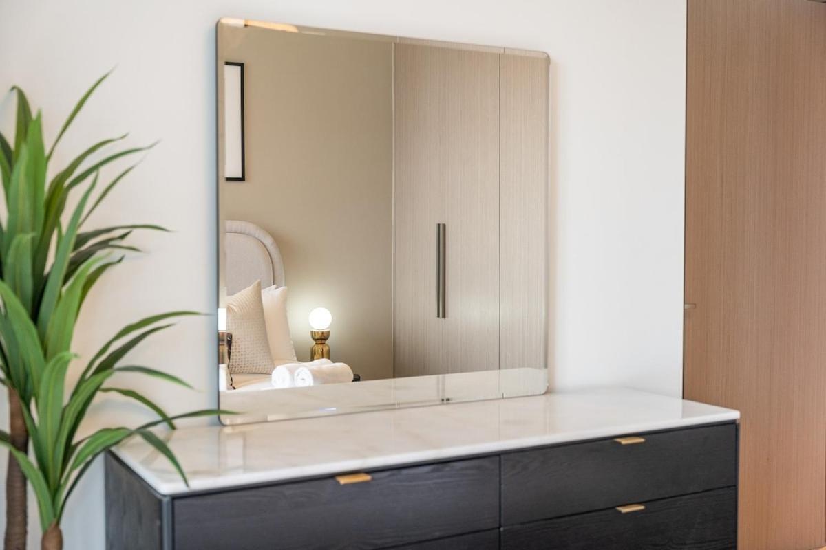 Luxurious 3-bedroom In Downtown Near Burj Khalifa In Mall Apartment Dubai