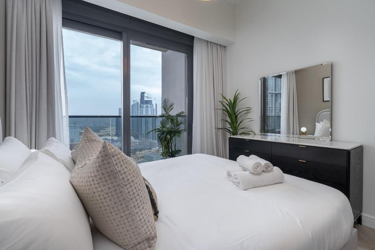 Apartment Luxurious 3-bedroom In Downtown Near Burj Khalifa In Mall