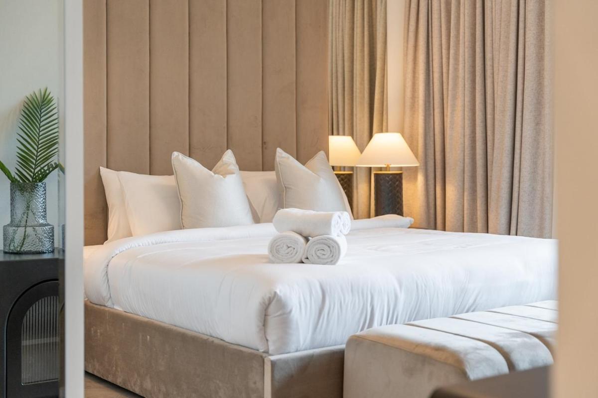 Luxurious 3-bedroom In Downtown Near Burj Khalifa In Mall Apartment