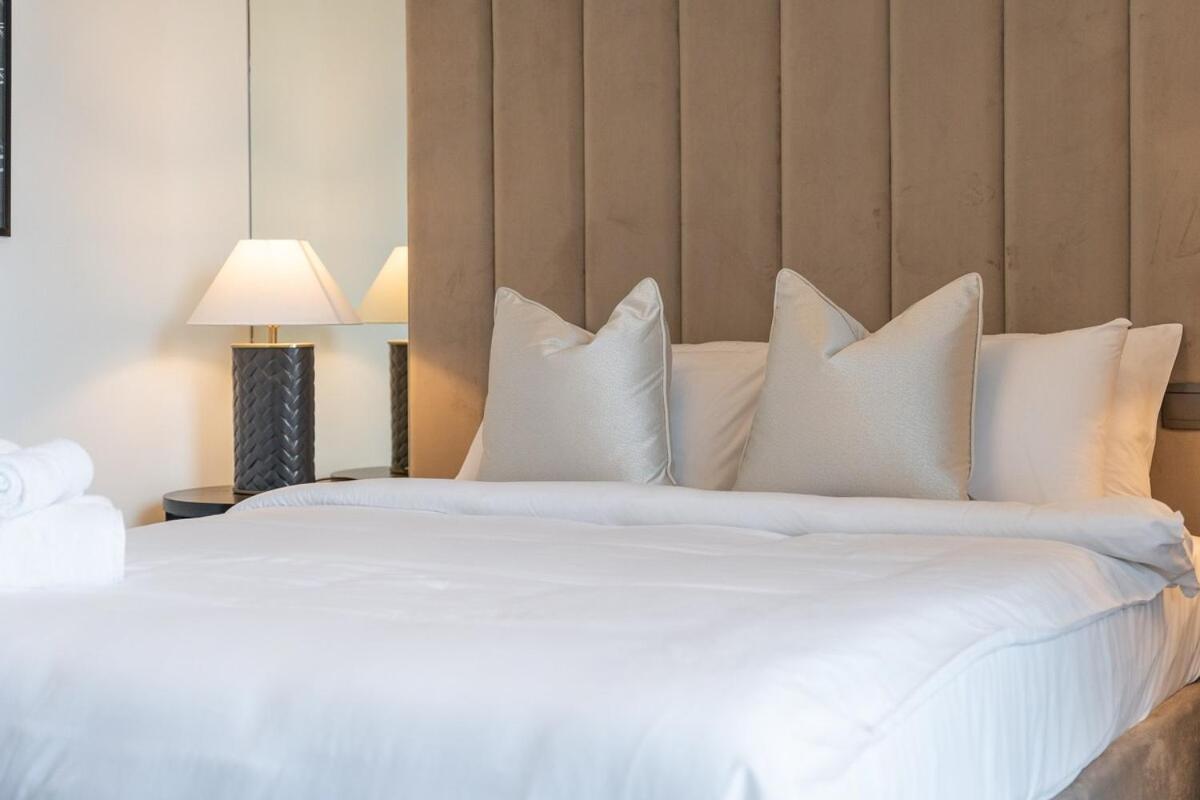 Apartment Luxurious 3-bedroom In Downtown Near Burj Khalifa In Mall *
