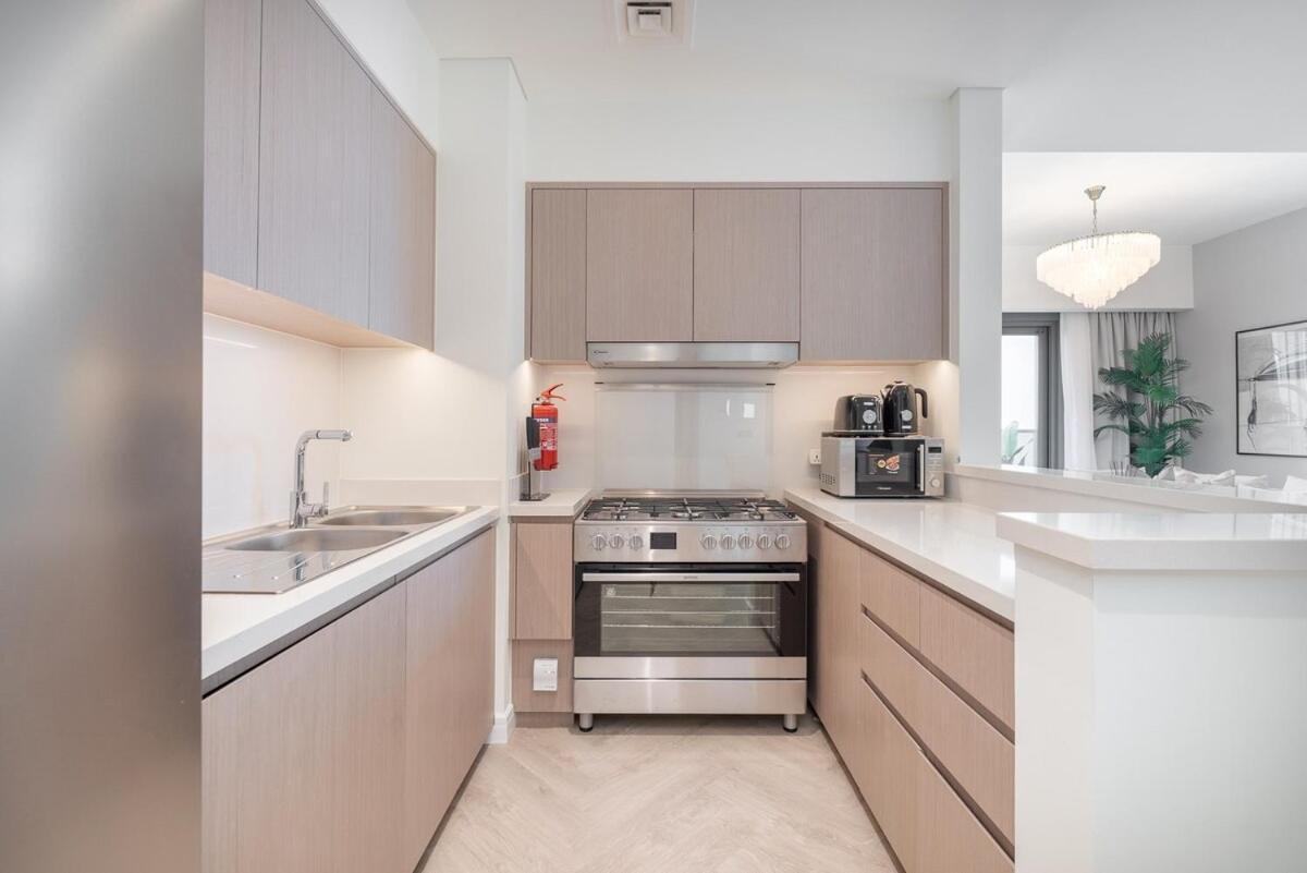 Luxurious 3-bedroom In Downtown Near Burj Khalifa In Mall Apartment *