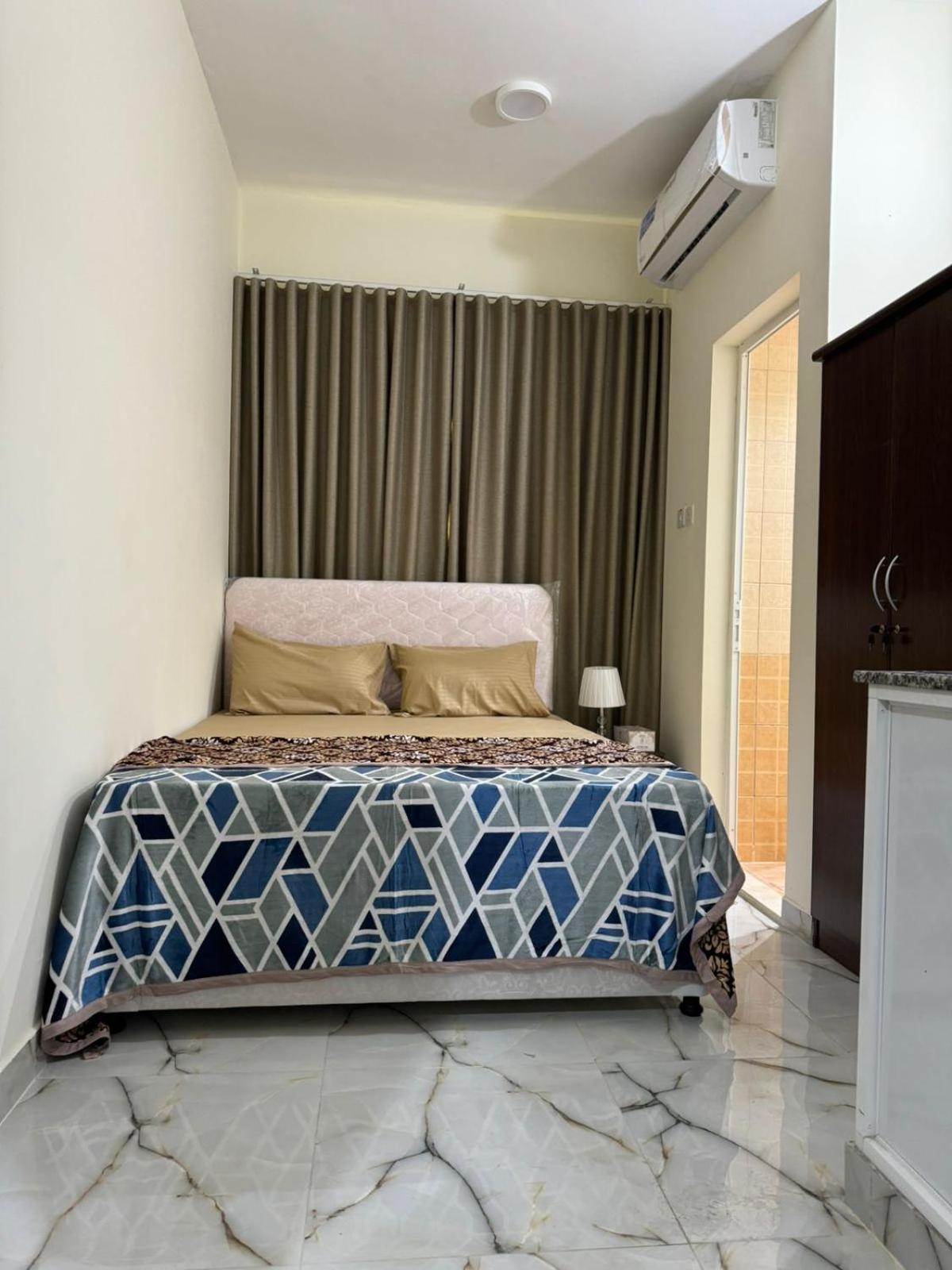 Hospedagem domiciliar Furnished Private Near Union Metro Station Dubai