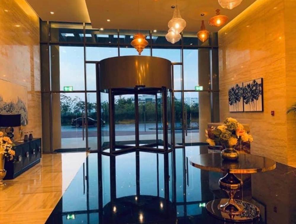 Daire Spacious 1 Bed With Pool & View