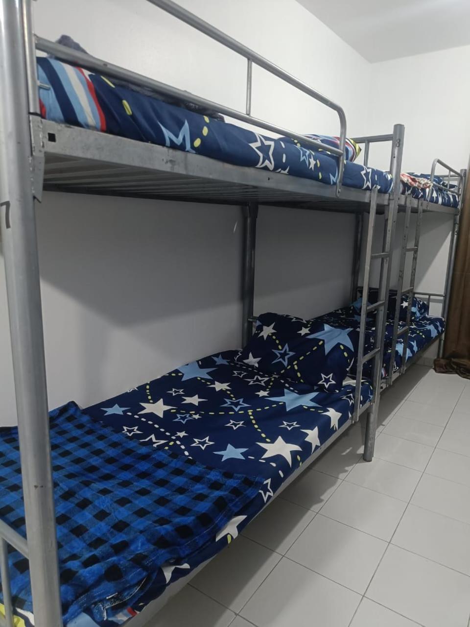Brand New Unisex Single Partition In Center Of Bur * Dubai