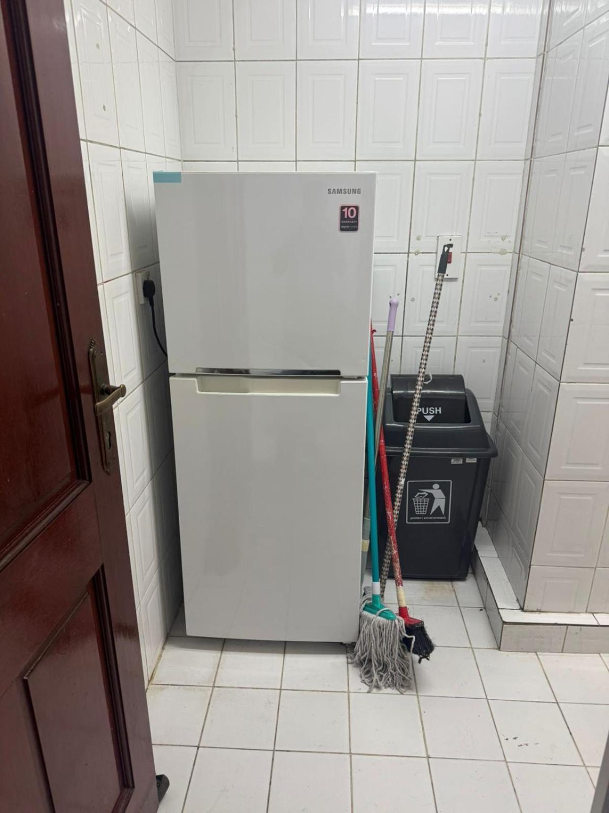 Brand New Unisex Single Partition In Center Of Bur